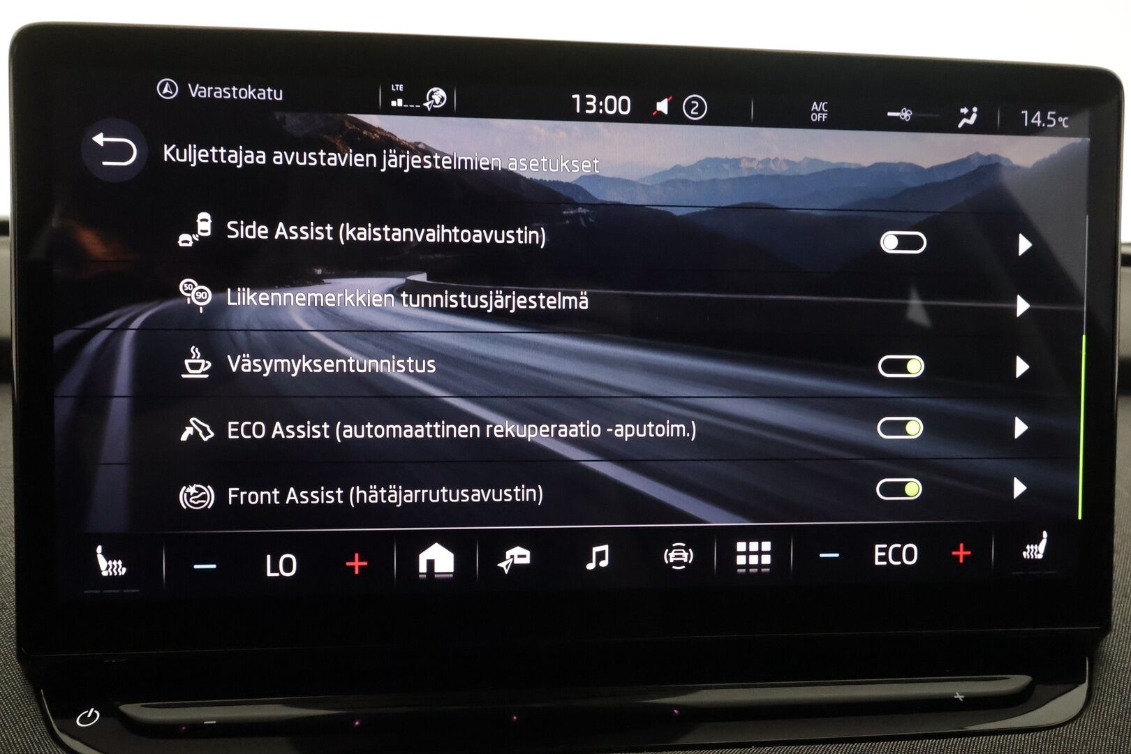 Skoda Enyaq 2022 80 iV - | ACC | Koukku | ILP | Muistipenkki | P.Kamera | LED | Puolinahat | Ratinlämmitys | Keyless | Apple&Android | 1.Om Suomi-auto | Kahdet Renkaat | Merkkihuollettu |
