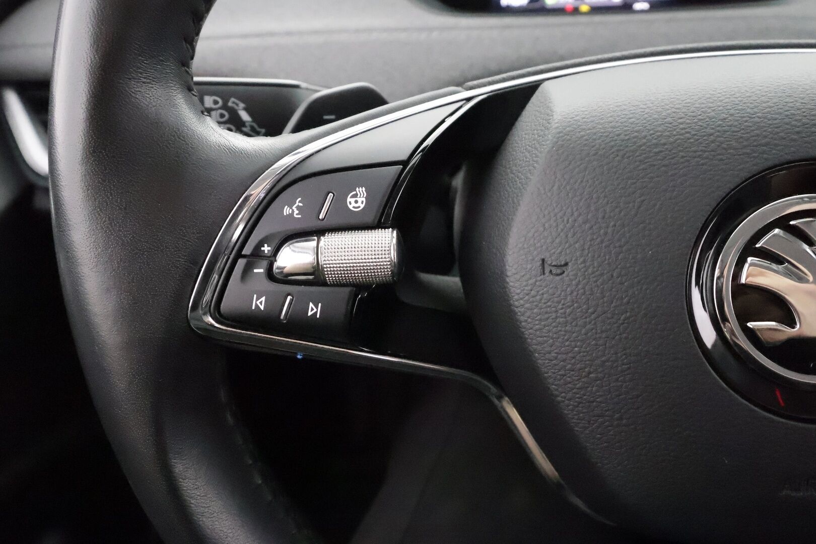 Skoda Enyaq 2022 80 iV - | ACC | Koukku | ILP | Muistipenkki | P.Kamera | LED | Puolinahat | Ratinlämmitys | Keyless | Apple&Android | 1.Om Suomi-auto | Kahdet Renkaat | Merkkihuollettu |