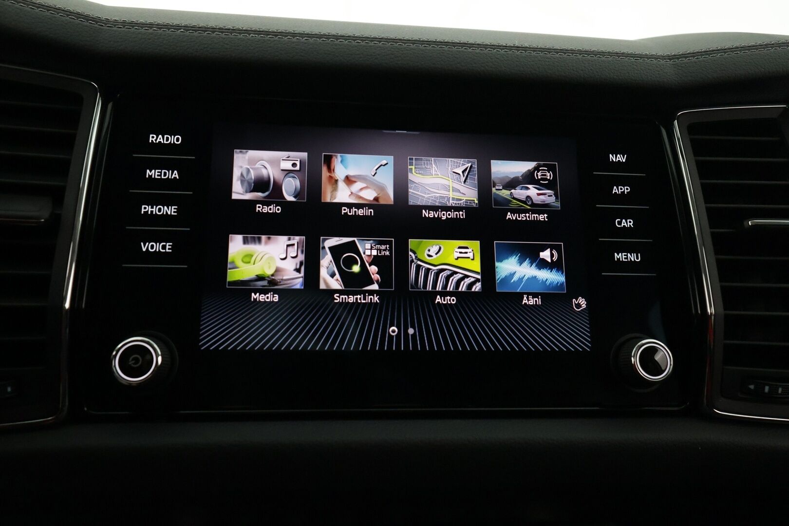 Skoda Kodiaq 2022 1.5 TSI ACT Ambition DSG Autom. *Webasto / Adapt. Vakkari / Koukku / Tutkat / LED-valot / KeylessGo / Digimittaristo - 1-omisteinen Facelift mallia oleva katumaasturi todella hyvillä varusteilla! Suomi-auto