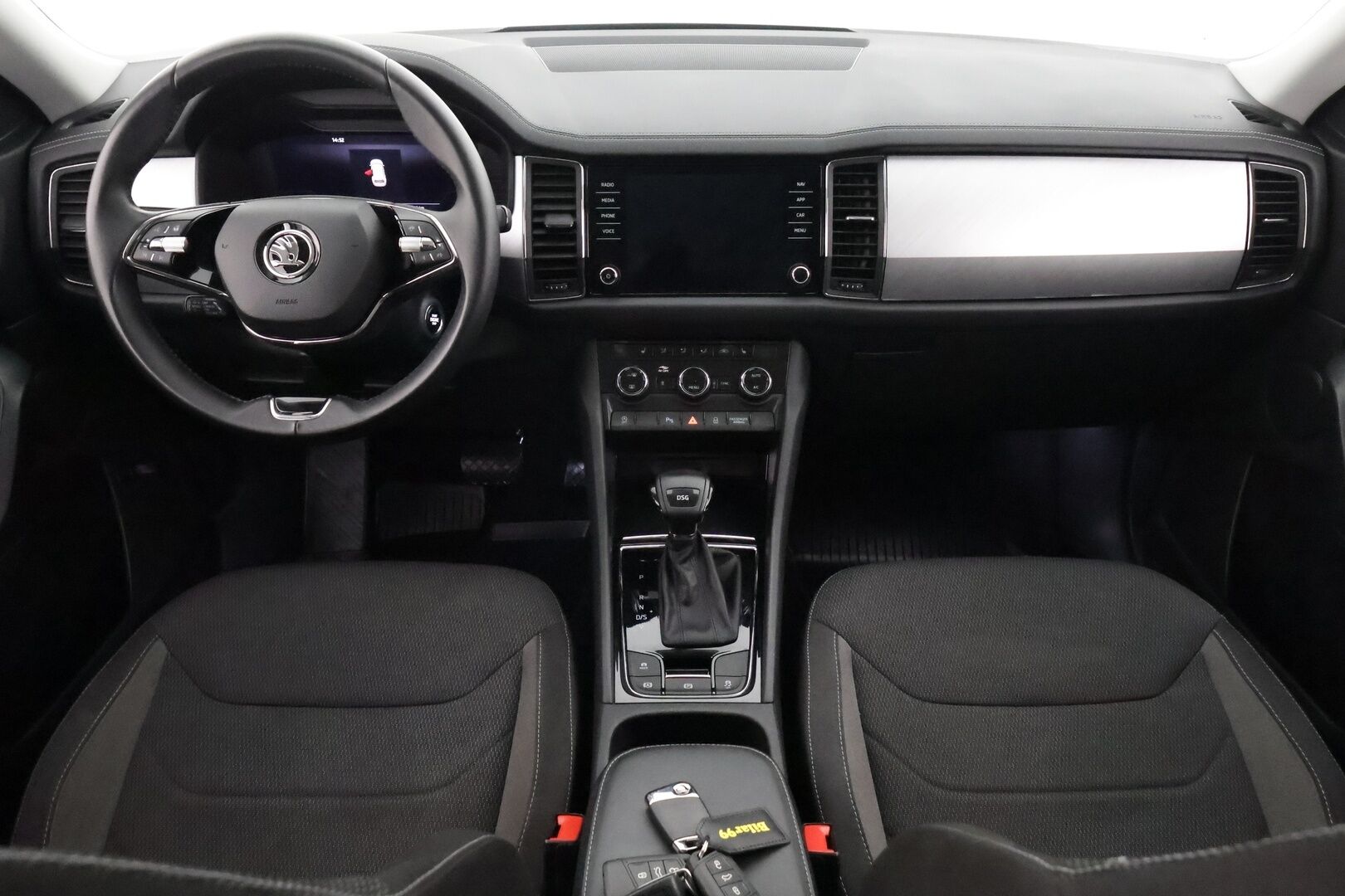 Skoda Kodiaq 2022 1.5 TSI ACT Ambition DSG Autom. *Webasto / Adapt. Vakkari / Koukku / Tutkat / LED-valot / KeylessGo / Digimittaristo - 1-omisteinen Facelift mallia oleva katumaasturi todella hyvillä varusteilla! Suomi-auto