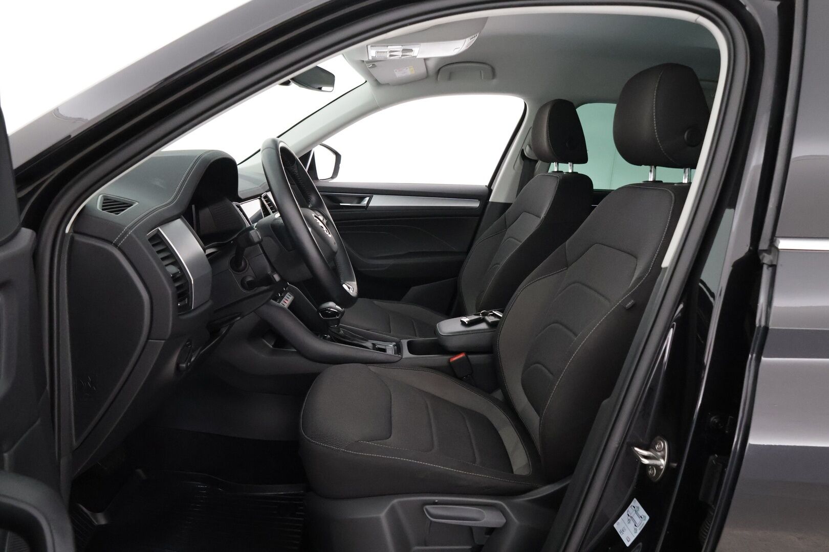 Skoda Kodiaq 2022 1.5 TSI ACT Ambition DSG Autom. *Webasto / Adapt. Vakkari / Koukku / Tutkat / LED-valot / KeylessGo / Digimittaristo - 1-omisteinen Facelift mallia oleva katumaasturi todella hyvillä varusteilla! Suomi-auto