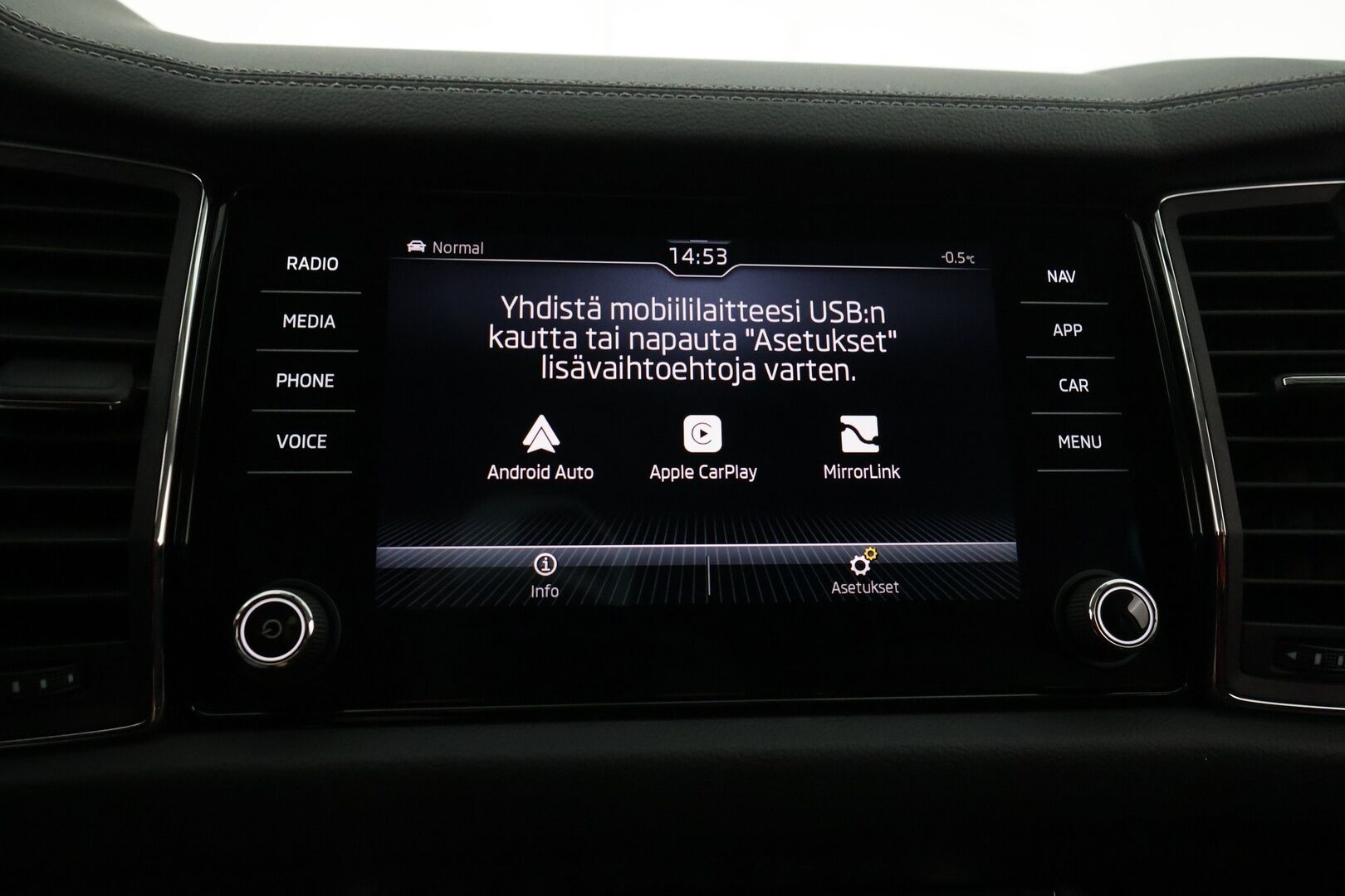 Skoda Kodiaq 2022 1.5 TSI ACT Ambition DSG Autom. *Webasto / Adapt. Vakkari / Koukku / Tutkat / LED-valot / KeylessGo / Digimittaristo - 1-omisteinen Facelift mallia oleva katumaasturi todella hyvillä varusteilla! Suomi-auto