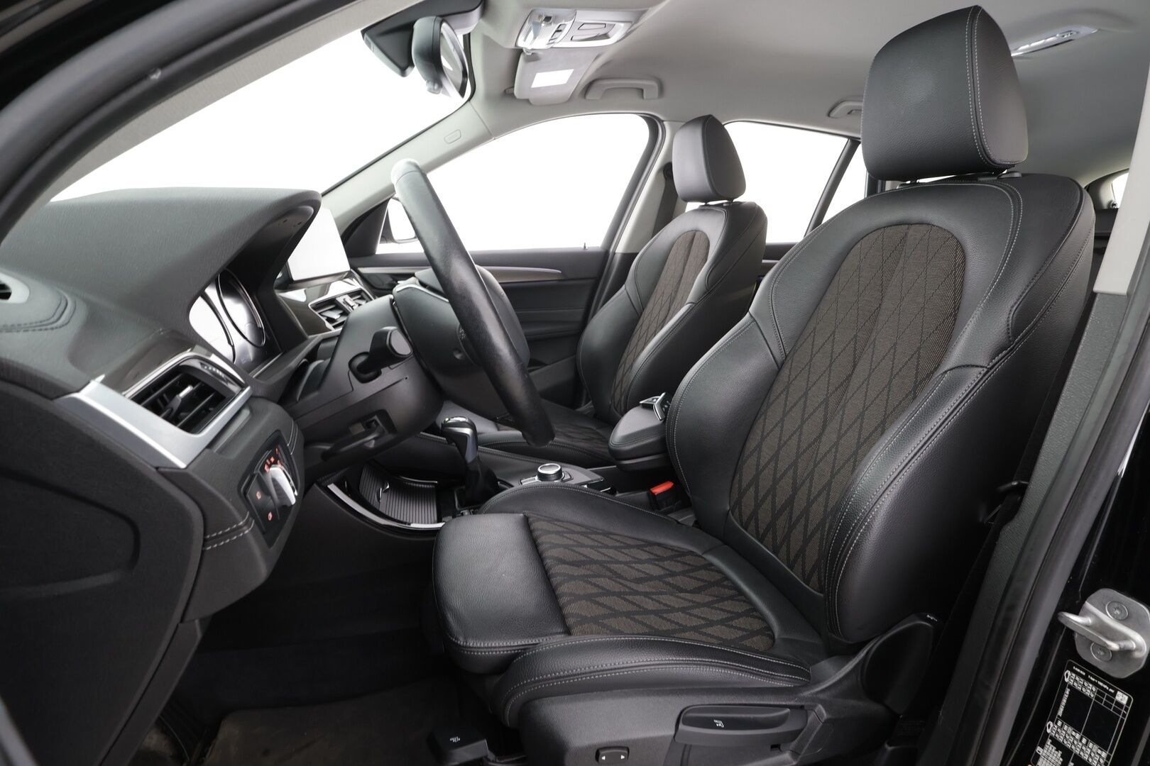 BMW X1 2022 F48 xDrive25e A Charged Edition xLine * Vakkari / P.kamera / Koukku / LED / Sporttipenkit / Navi * - 1.Om Suomi auto / Kahdet renkaat