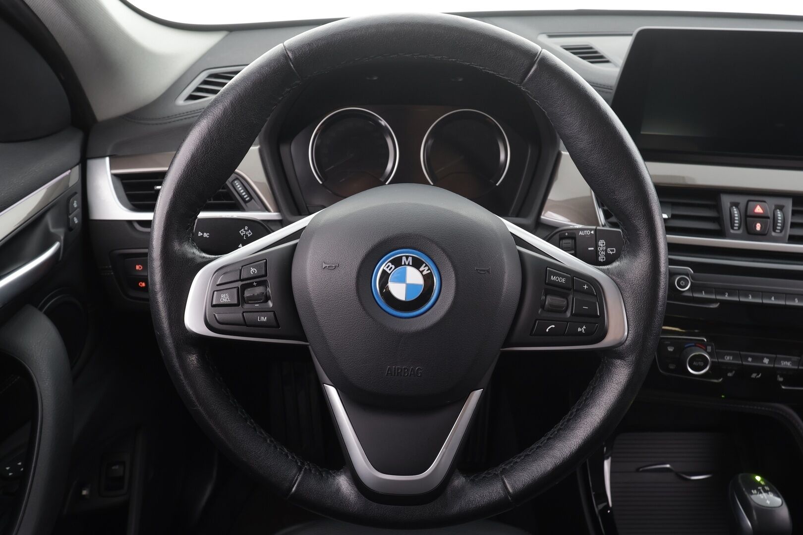 BMW X1 2022 F48 xDrive25e A Charged Edition xLine * Vakkari / P.kamera / Koukku / LED / Sporttipenkit / Navi * - 1.Om Suomi auto / Kahdet renkaat