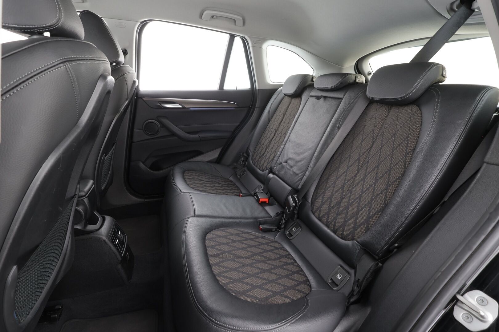 BMW X1 2022 F48 xDrive25e A Charged Edition xLine * Vakkari / P.kamera / Koukku / LED / Sporttipenkit / Navi * - 1.Om Suomi auto / Kahdet renkaat