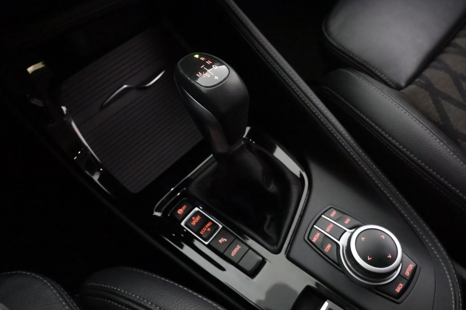 BMW X1 2022 F48 xDrive25e A Charged Edition xLine * Vakkari / P.kamera / Koukku / LED / Sporttipenkit / Navi * - 1.Om Suomi auto / Kahdet renkaat