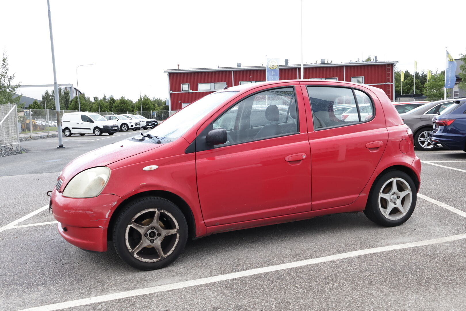 Toyota Yaris 2002 1,3 VVT-i Linea Luna AT 3d MYYDÄÄN HUUTOKAUPAT.COM! - MYYDÄÄN HUUTOKAUPAT.COM!