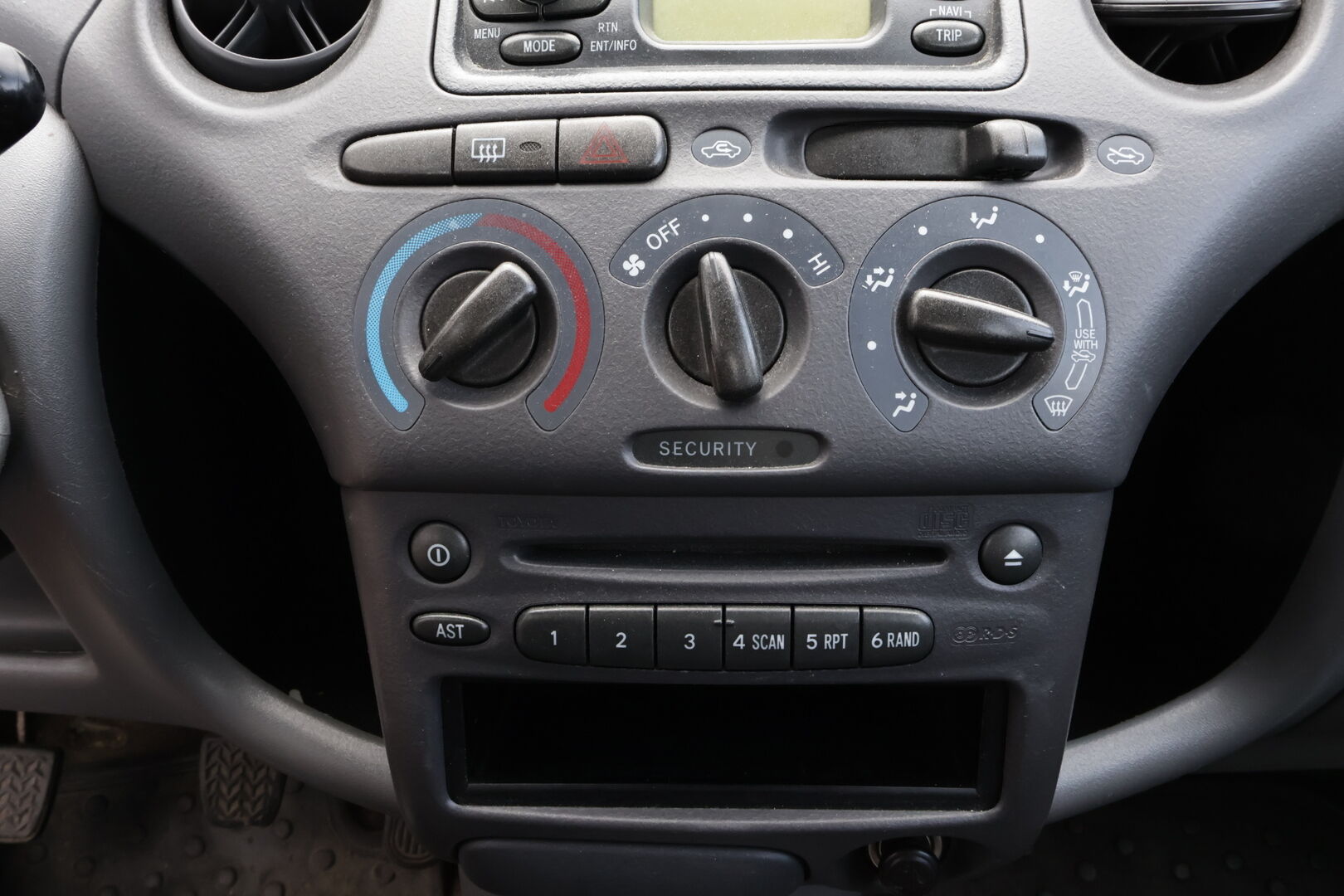 Toyota Yaris 2002 1,3 VVT-i Linea Luna AT 3d MYYDÄÄN HUUTOKAUPAT.COM! - MYYDÄÄN HUUTOKAUPAT.COM!
