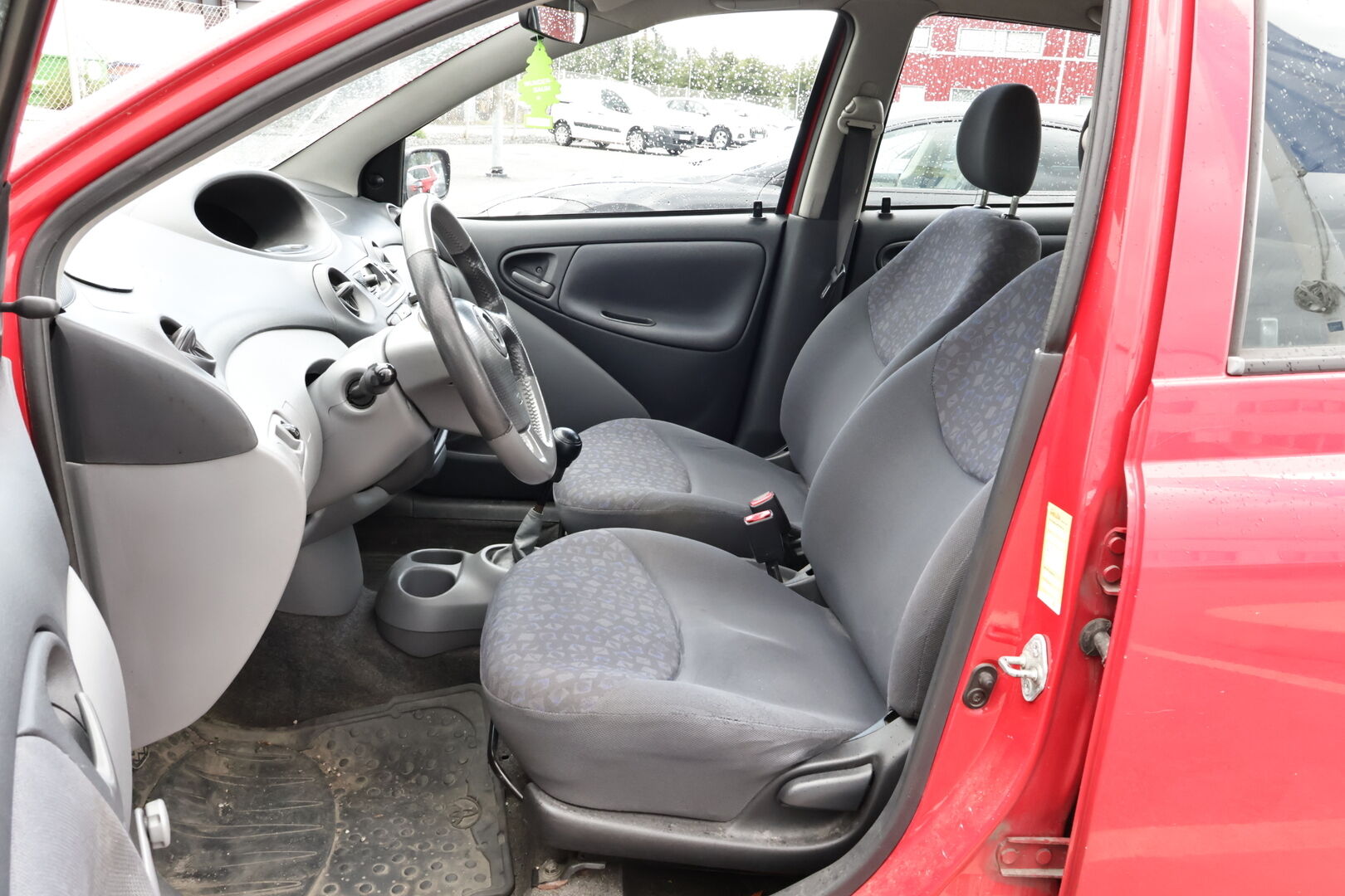 Toyota Yaris 2002 1,3 VVT-i Linea Luna AT 3d MYYDÄÄN HUUTOKAUPAT.COM! - MYYDÄÄN HUUTOKAUPAT.COM!