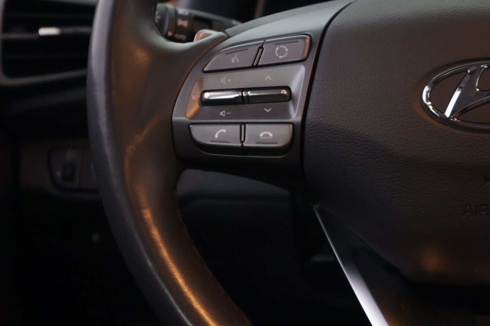 Hyundai IONIQ hybrid 2021 1,6 hybrid 141 hv 6-DCT Style Limited Edition - Suomi-auto | Adapt.vakkari | Ilmastoidut nahat | Lohko+sisäp | Vetokoukku | Infinity audio | P.kamera | Navi | Digimittaristo
