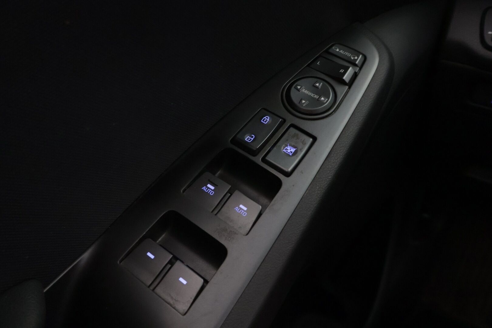 Hyundai IONIQ 2020 1.6 hybrid 141 hv 6-DCT Style MY20 ** ALV / Keyless / ACC / Blis / Navi - Tämä huippu myydään huudossa! ** Pitkä leima / Kahdet renkaat aluilla
