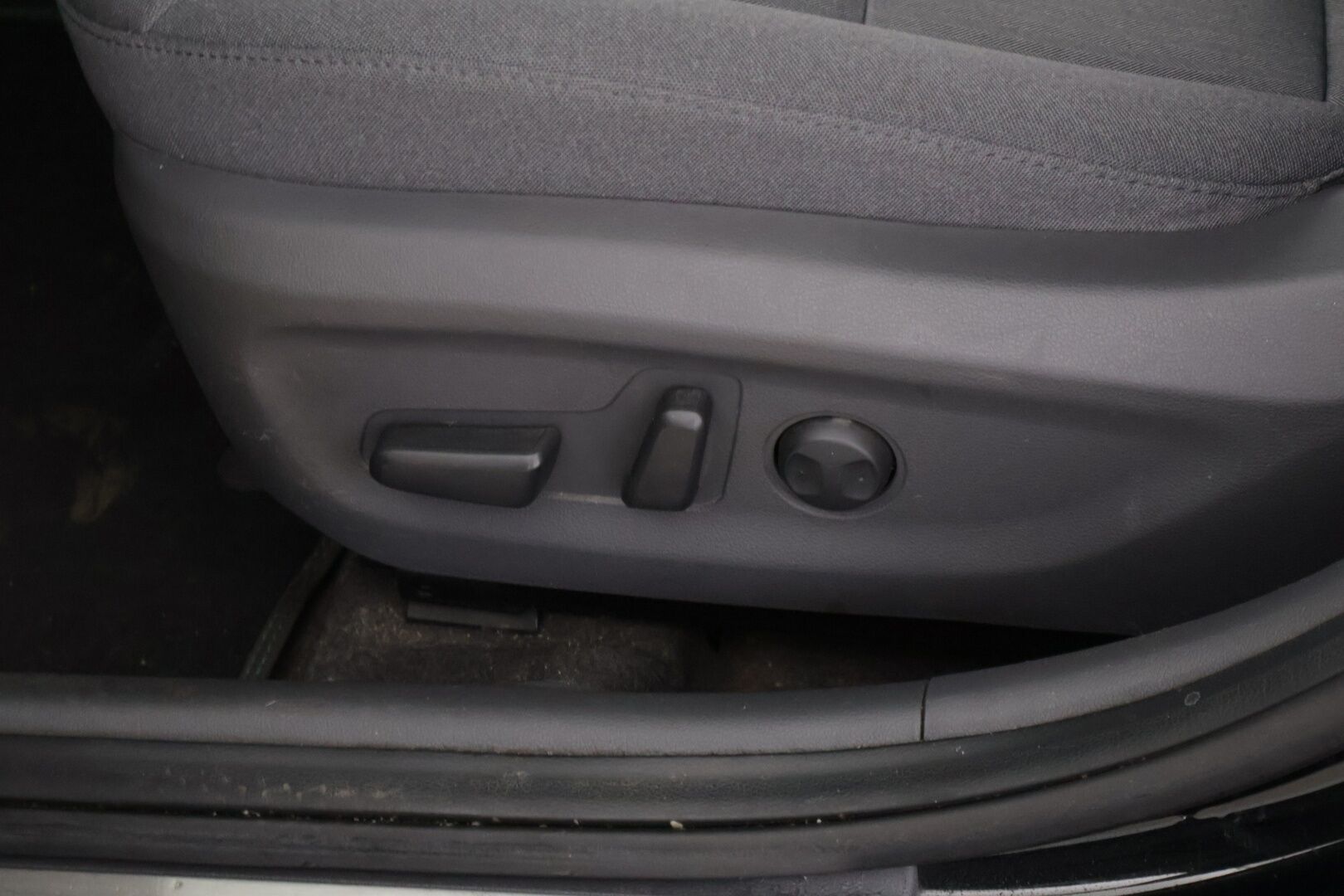 Hyundai IONIQ 2020 1.6 hybrid 141 hv 6-DCT Style MY20 ** ALV / Keyless / ACC / Blis / Navi - Tämä huippu myydään huudossa! ** Pitkä leima / Kahdet renkaat aluilla