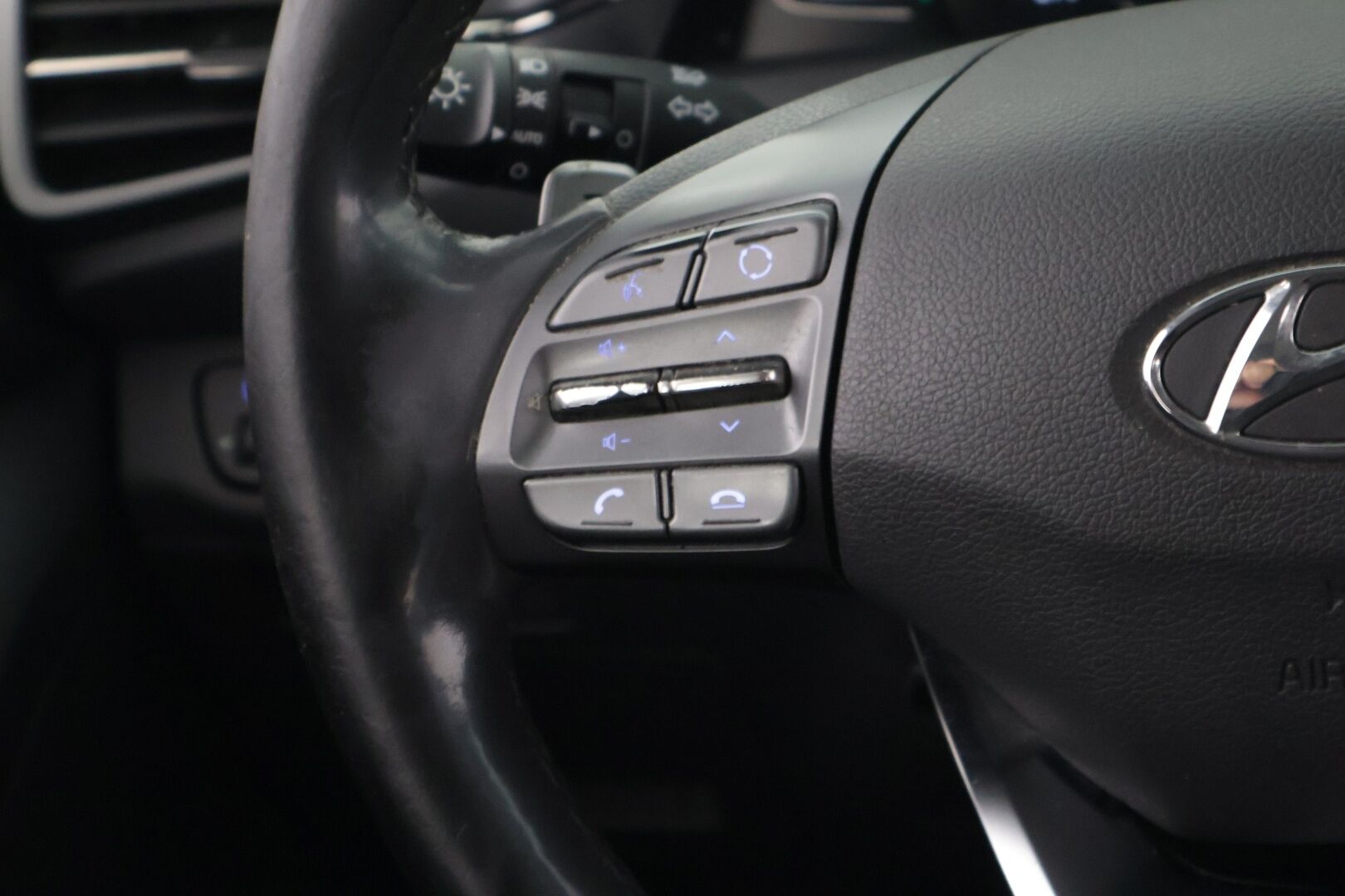 Hyundai IONIQ 2020 1.6 hybrid 141 hv 6-DCT Style MY20 ** ALV / Keyless / ACC / Blis / Navi - Tämä huippu myydään huudossa! ** Pitkä leima / Kahdet renkaat aluilla