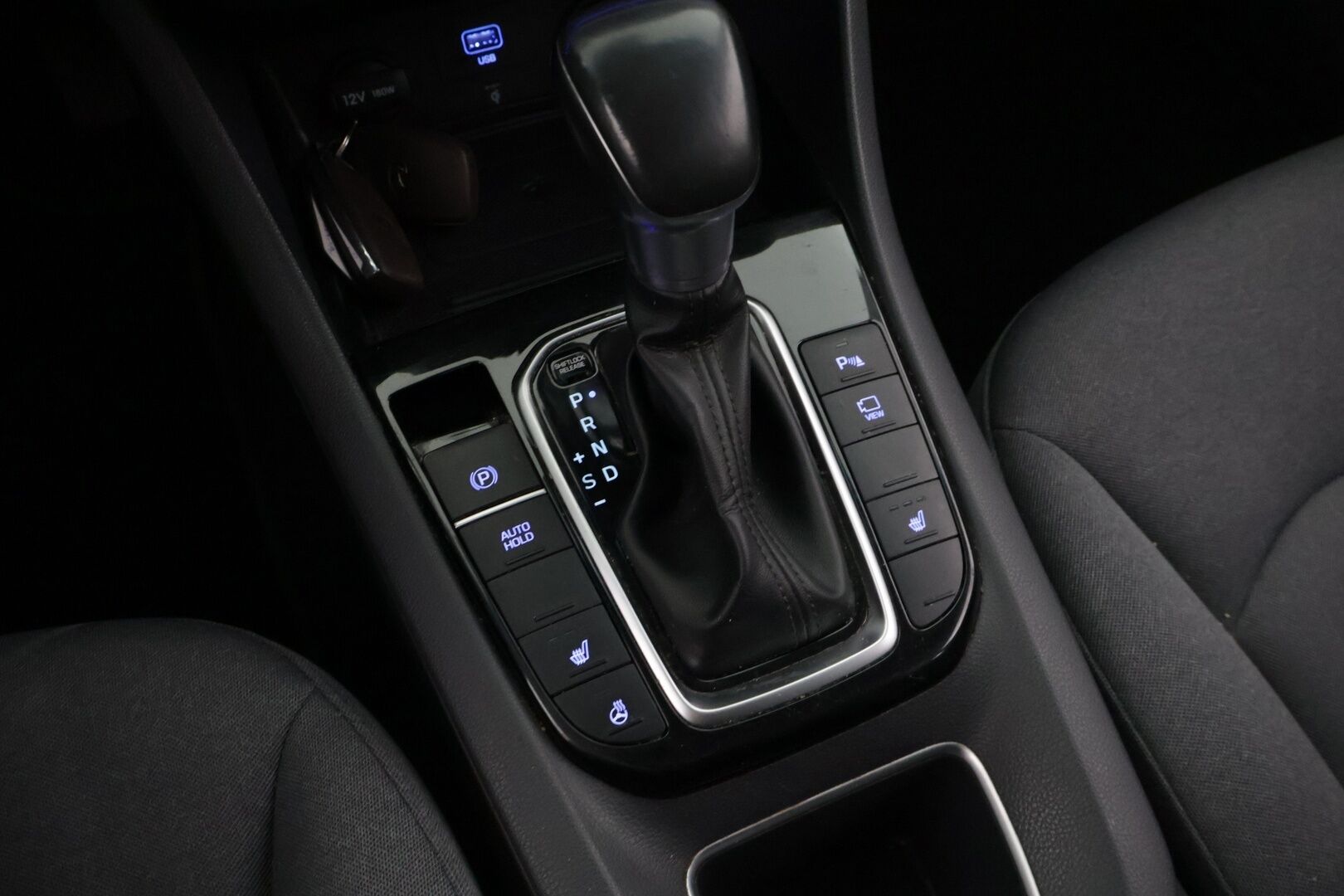 Hyundai IONIQ 2020 1.6 hybrid 141 hv 6-DCT Style MY20 ** ALV / Keyless / ACC / Blis / Navi - Tämä huippu myydään huudossa! ** Pitkä leima / Kahdet renkaat aluilla