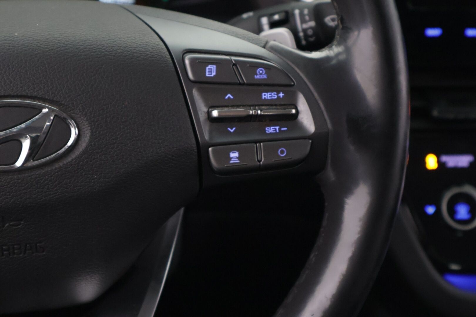 Hyundai IONIQ 2020 1.6 hybrid 141 hv 6-DCT Style MY20 ** ALV / Keyless / ACC / Blis / Navi - Tämä huippu myydään huudossa! ** Pitkä leima / Kahdet renkaat aluilla