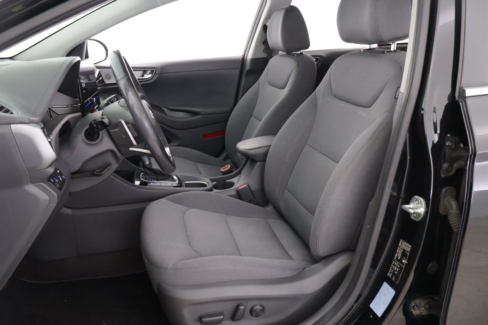 Hyundai IONIQ 2020 1.6 hybrid 141 hv 6-DCT Style MY20 ** ALV / Keyless / ACC / Blis / Navi - Tämä huippu myydään huudossa! ** Pitkä leima / Kahdet renkaat aluilla