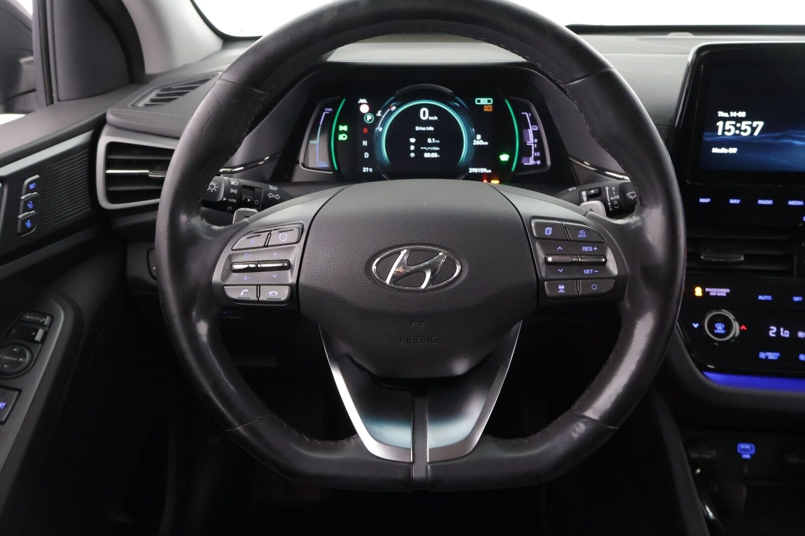 Hyundai IONIQ 2020 1.6 hybrid 141 hv 6-DCT Style MY20 ** ALV / Keyless / ACC / Blis / Navi - Tämä huippu myydään huudossa! ** Pitkä leima / Kahdet renkaat aluilla