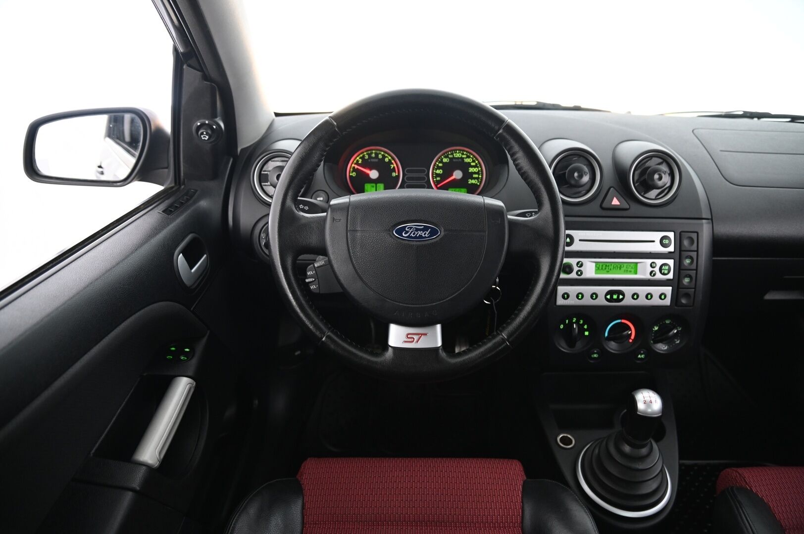 Ford Fiesta 2005 2D FIESTA HATCHBACK ST150 2.0 *Aito Fiesta ST / Recaro / Lämmitettävä tuulilasi / Penkinlämmittimet / 2x renkaat aluvantein / Suomiauto* - Hyvät Hakkapeliitta 10 nastat / Juuri huollettu / Juuri leimattu