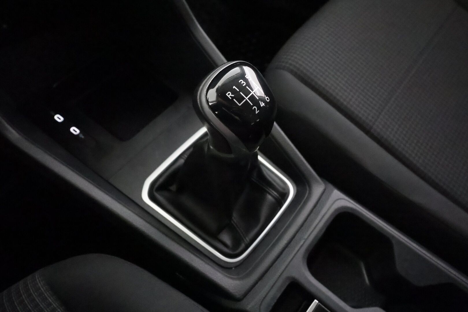 Volkswagen Caddy 2022 Life Business 2,0 TDI * ACC / Webasto / Koukku / P.tutkat / Bluetooth * - ALV / 1.Om Suomi-auto / 2x vanteet