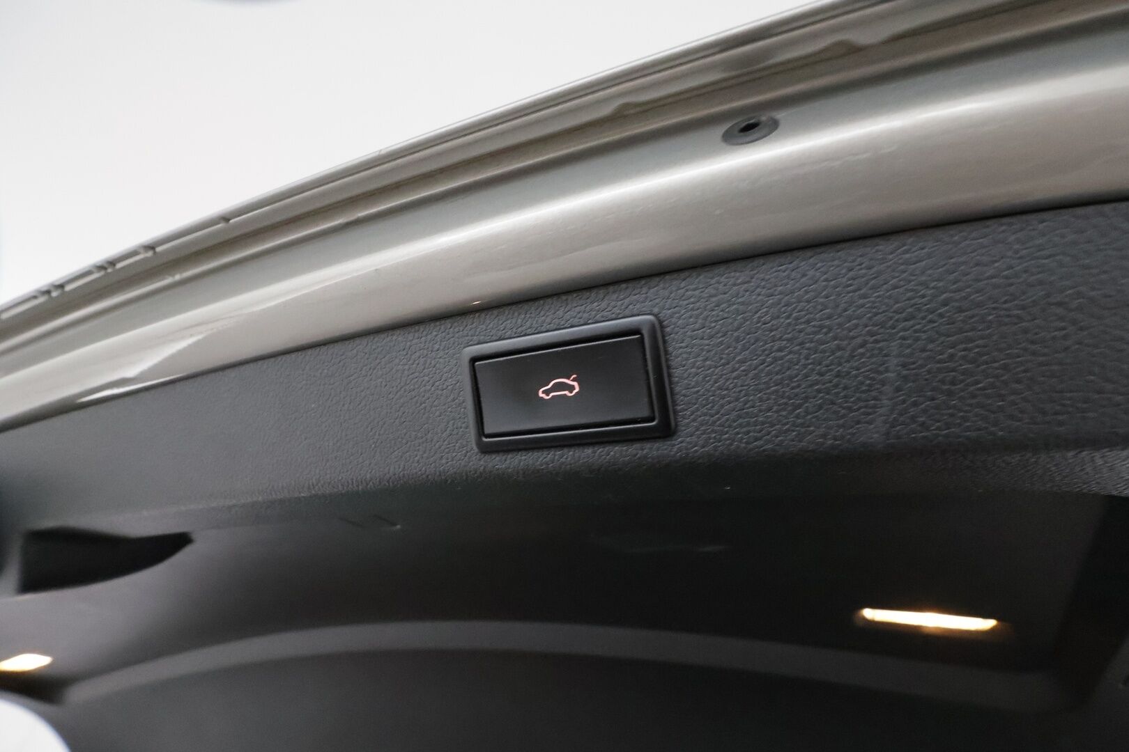 Skoda Superb 2018 Combi 1,8TSI L&K DSG **Canton / Webasto / Koukku / ACC / LED / P.Kamera / Ilmastoidut Muistinahat / Navi / Kaistavahti** - Kahdet Renkaat