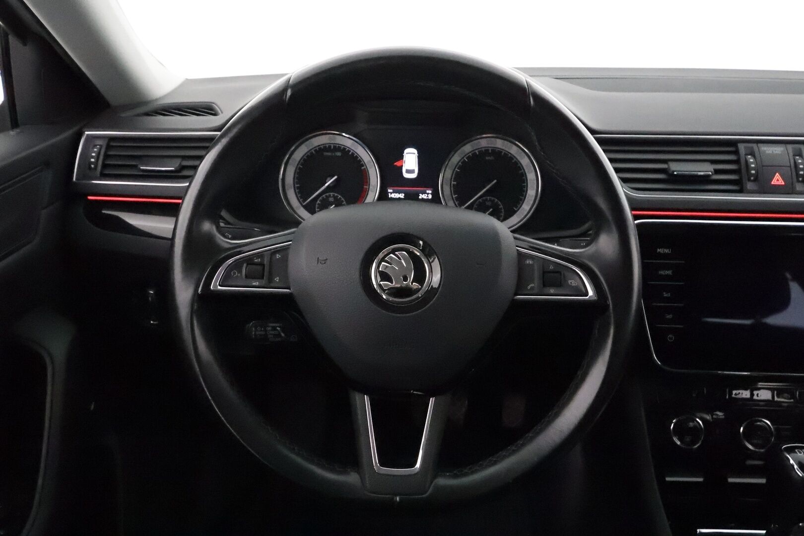 Skoda Superb 2018 Combi 1,8TSI L&K DSG **Canton / Webasto / Koukku / ACC / LED / P.Kamera / Ilmastoidut Muistinahat / Navi / Kaistavahti** - Kahdet Renkaat