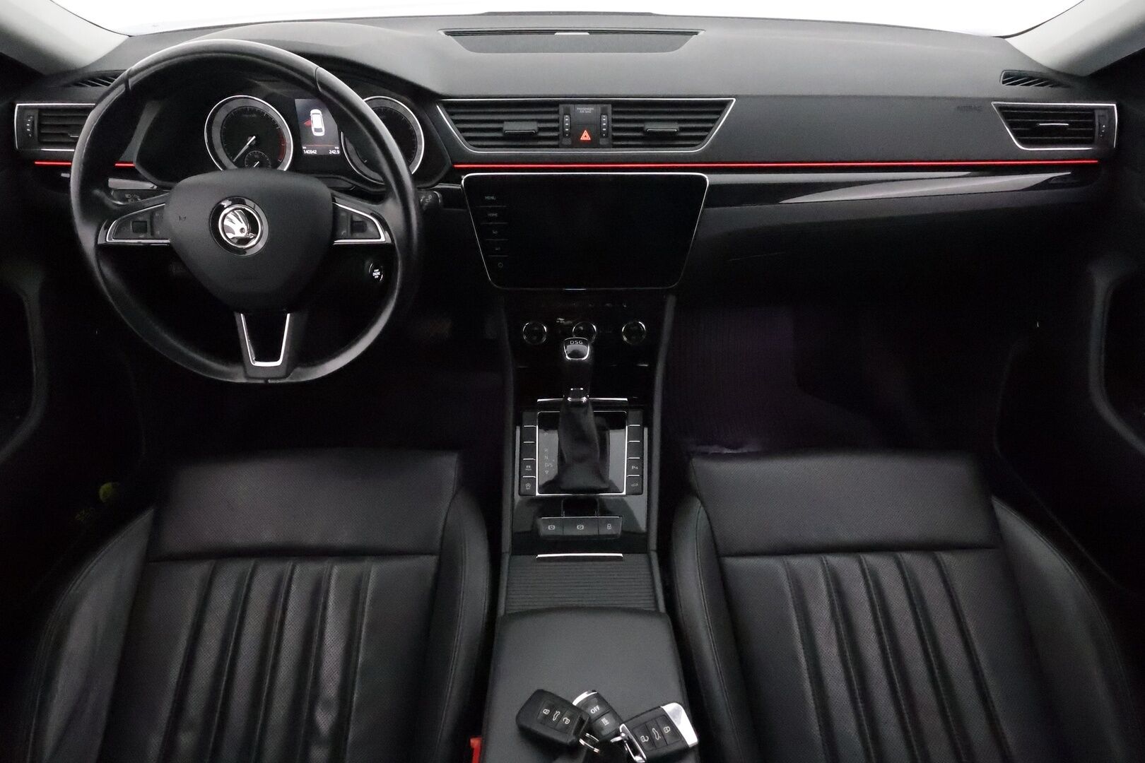 Skoda Superb 2018 Combi 1,8TSI L&K DSG **Canton / Webasto / Koukku / ACC / LED / P.Kamera / Ilmastoidut Muistinahat / Navi / Kaistavahti** - Kahdet Renkaat