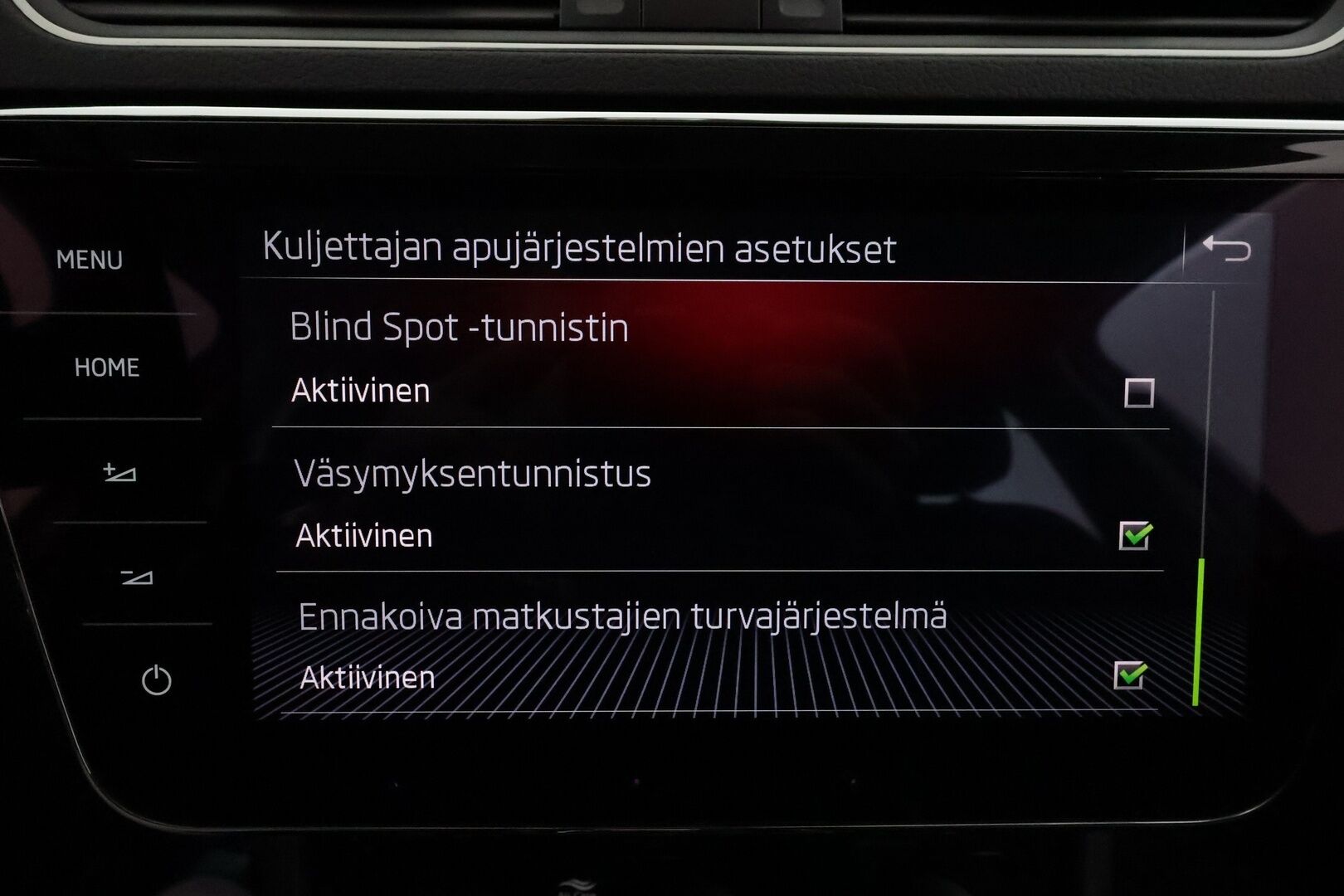 Skoda Superb 2018 Combi 1,8TSI L&K DSG **Canton / Webasto / Koukku / ACC / LED / P.Kamera / Ilmastoidut Muistinahat / Navi / Kaistavahti** - Kahdet Renkaat