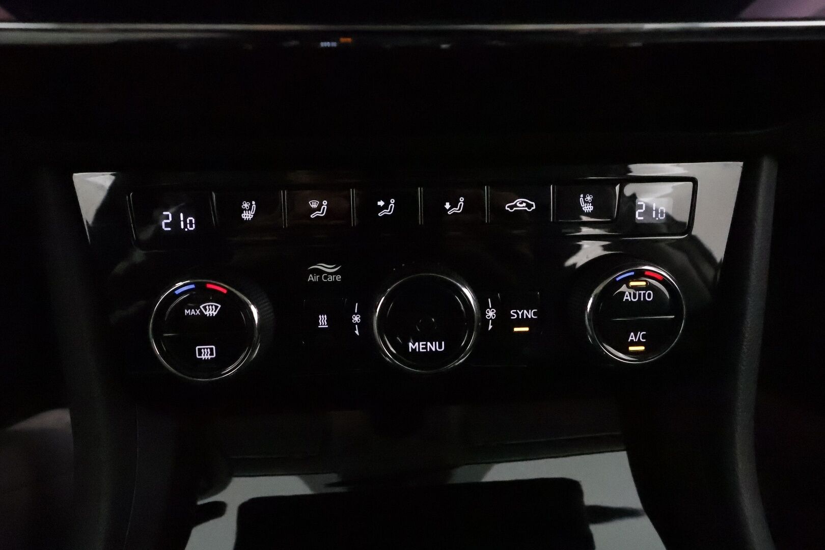 Skoda Superb 2018 Combi 1,8TSI L&K DSG **Canton / Webasto / Koukku / ACC / LED / P.Kamera / Ilmastoidut Muistinahat / Navi / Kaistavahti** - Kahdet Renkaat