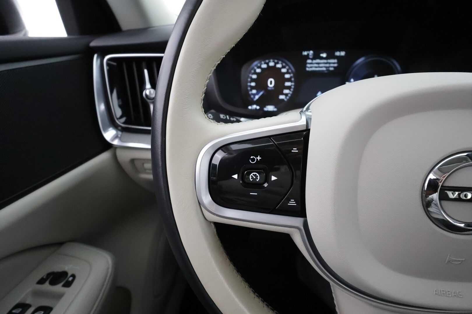 Volvo V60 2022 T6 TwE AWD Business Inscription Edition aut * ACC / Webasto / Muistipenkki / Keyless / Navi * - Suomi auto / Merkkihuollettu