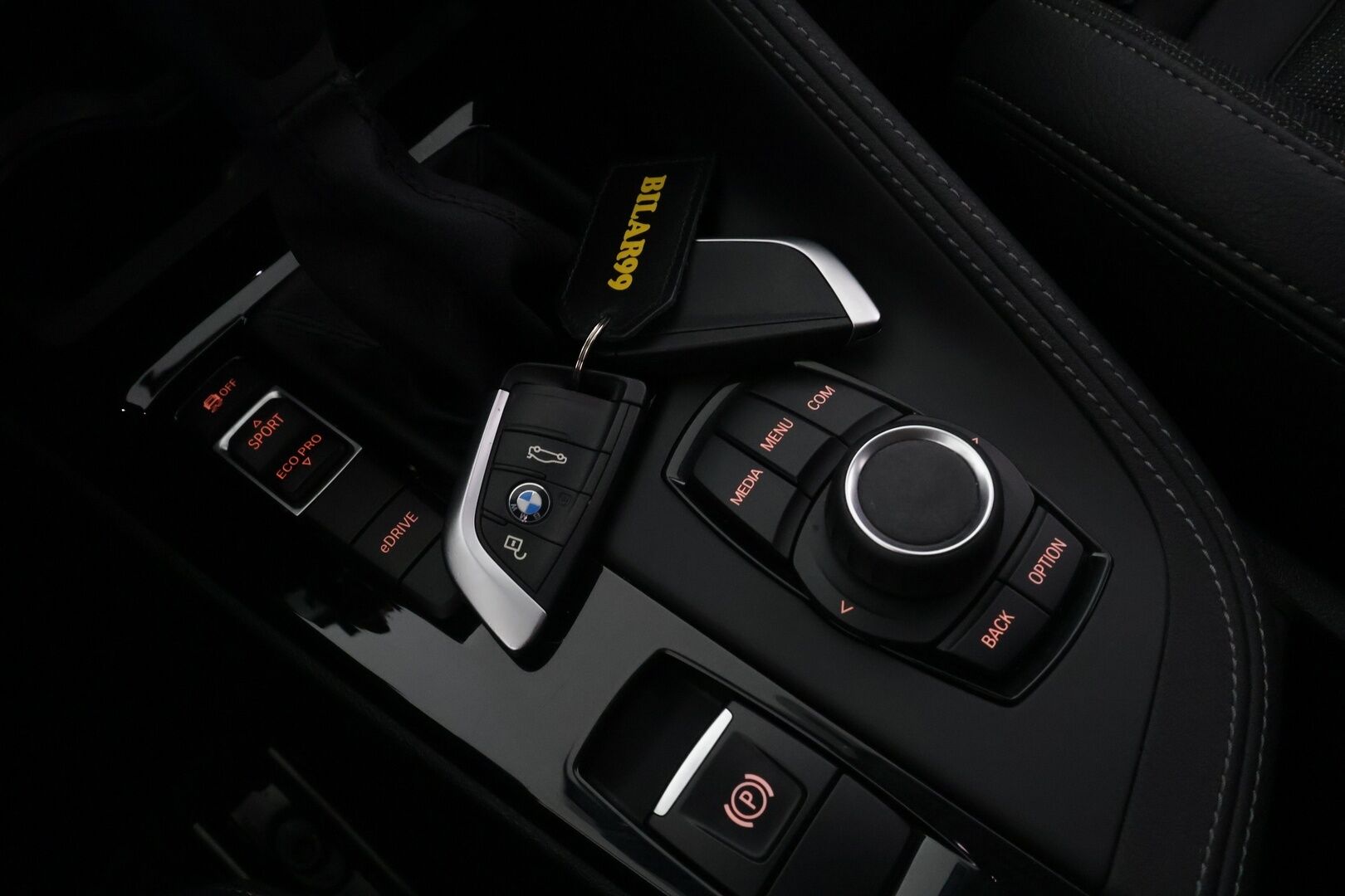 BMW X1 2022 F48 xDrive25e A Charged Edition Sport - 1Om Suomiauto | Lisälämmitin | Vakkari | LED | Sporttipenkit | Puolinahkasisusta | 2x Renkaat Aluvantein!