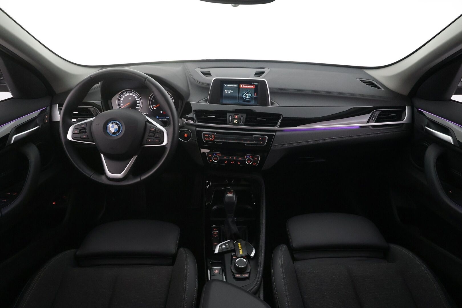 BMW X1 2022 F48 xDrive25e A Charged Edition Sport - 1Om Suomiauto | Lisälämmitin | Vakkari | LED | Sporttipenkit | Puolinahkasisusta | 2x Renkaat Aluvantein!