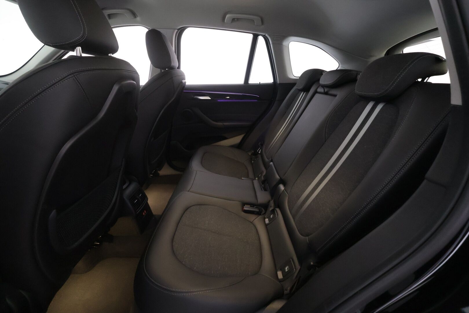 BMW X1 2022 F48 xDrive25e A Charged Edition Sport - 1Om Suomiauto | Lisälämmitin | Vakkari | LED | Sporttipenkit | Puolinahkasisusta | 2x Renkaat Aluvantein!