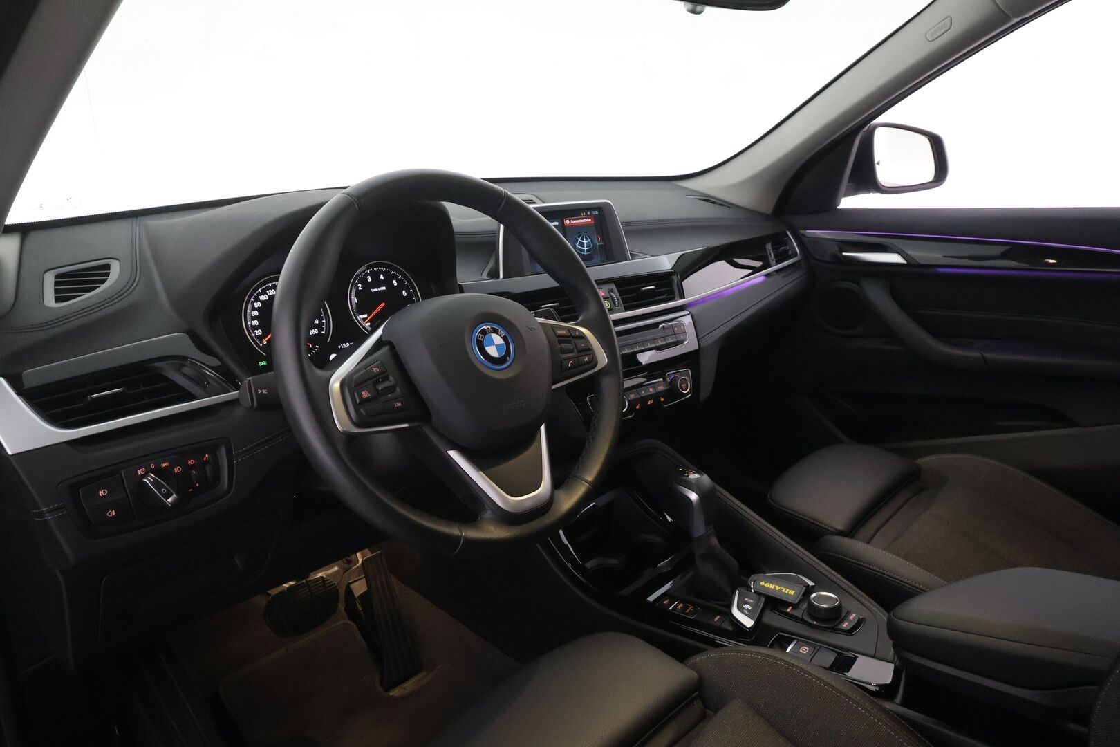BMW X1 2022 F48 xDrive25e A Charged Edition Sport - 1Om Suomiauto | Lisälämmitin | Vakkari | LED | Sporttipenkit | Puolinahkasisusta | 2x Renkaat Aluvantein!