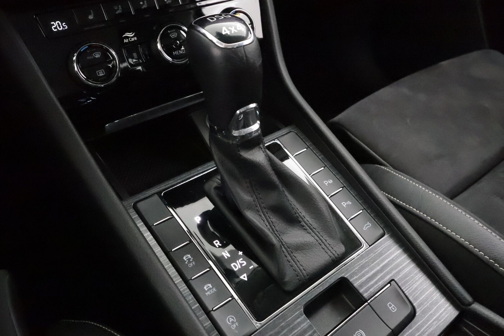 Skoda Superb 2022 Combi 2.0 TDI 200 4x4 Style DSG *Webasto / Matrix LED / ACC / P.Kamera / Muistipenkit / Keyless / Navi * - Kahdet renkaat / 1.Om Suomi-auto