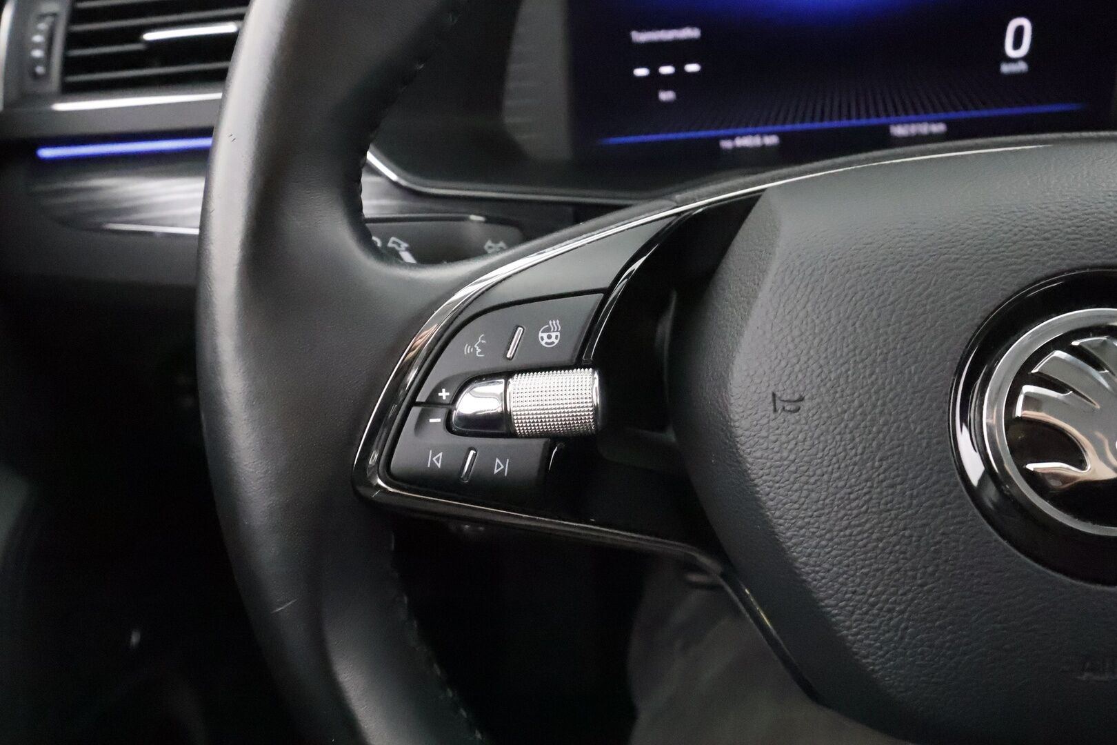 Skoda Superb 2022 Combi 2.0 TDI 200 4x4 Style DSG *Webasto / Matrix LED / ACC / P.Kamera / Muistipenkit / Keyless / Navi * - Kahdet renkaat / 1.Om Suomi-auto