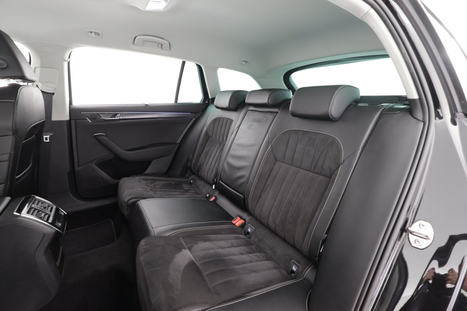 Skoda Superb 2022 Combi 2.0 TDI 200 4x4 Style DSG *Webasto / Matrix LED / ACC / P.Kamera / Muistipenkit / Keyless / Navi * - Kahdet renkaat / 1.Om Suomi-auto