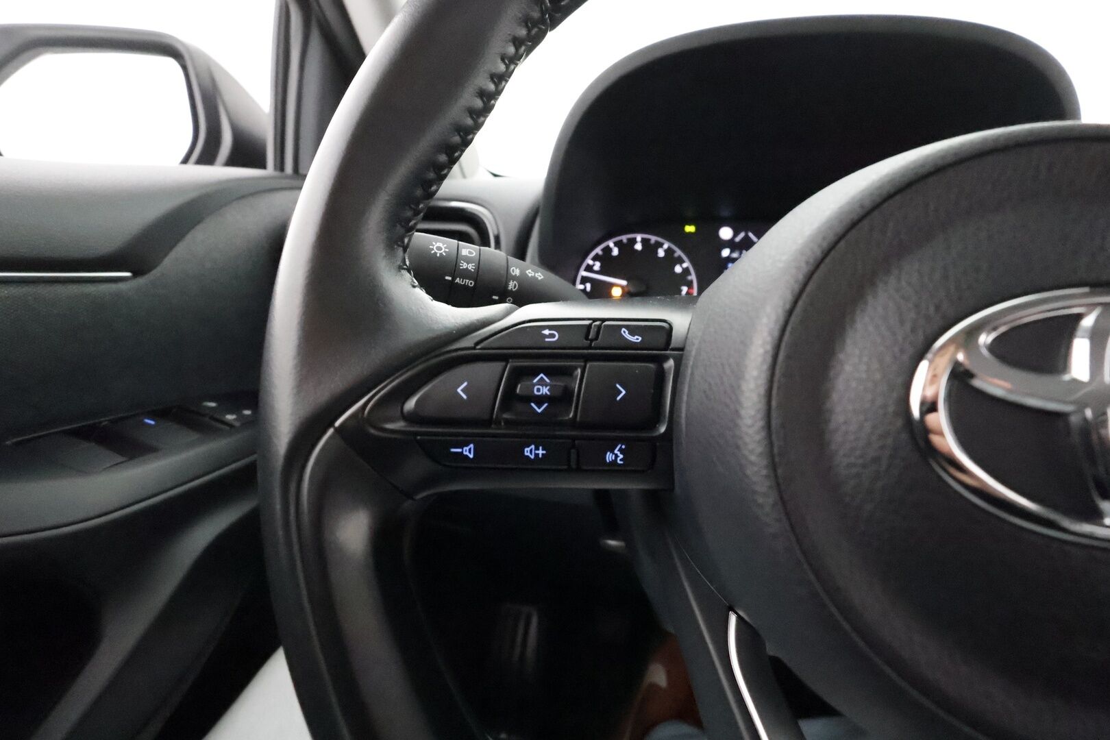 Toyota Yaris 2022 1,5 VVT-iW Active **Adapt.Vakkari / P.Kamera / Sisätilanlämmitin / Navi / Kaistavahti / KeylessGo / 2x Renkaat**