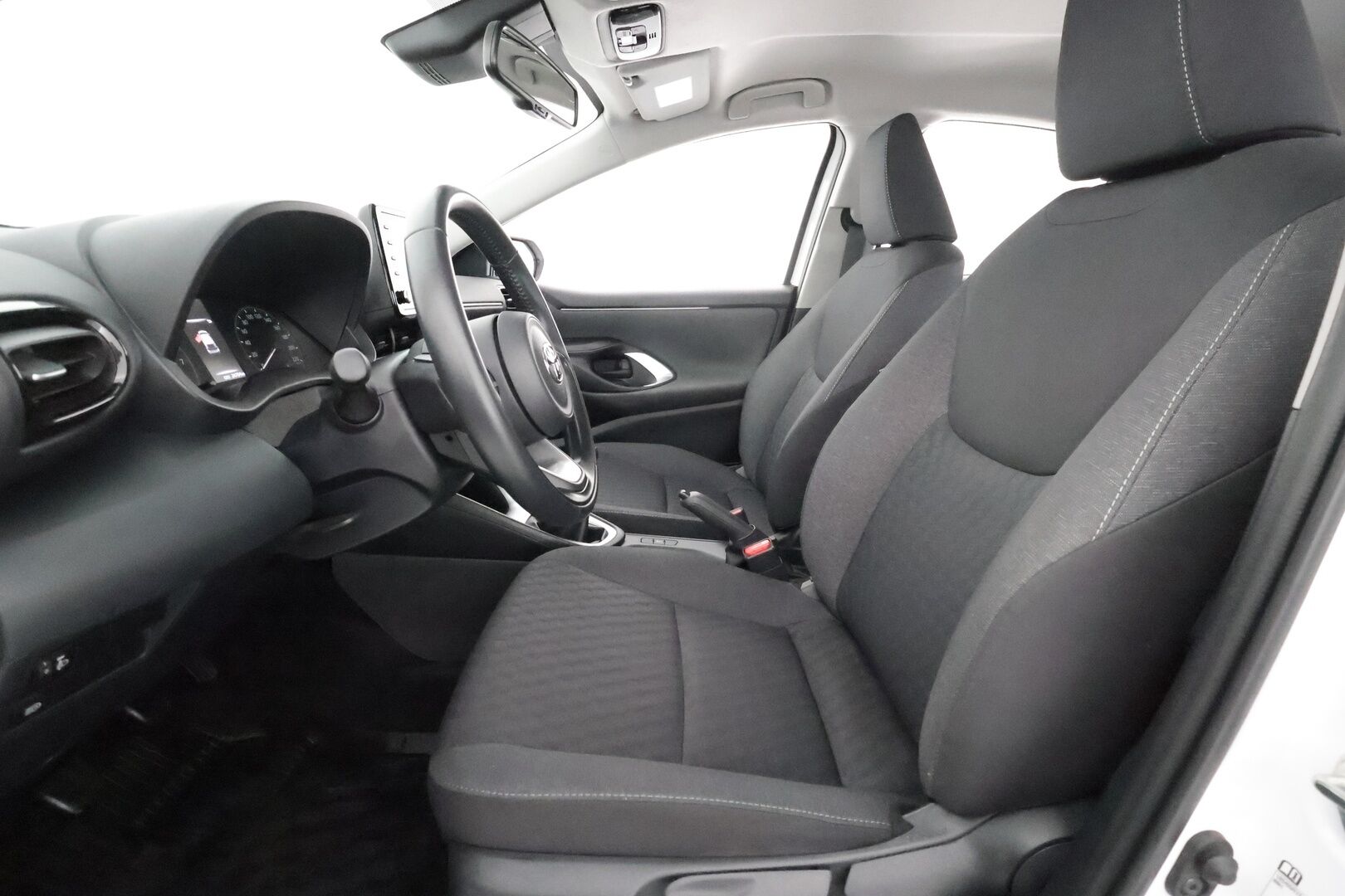 Toyota Yaris 2022 1,5 VVT-iW Active **Adapt.Vakkari / P.Kamera / Sisätilanlämmitin / Navi / Kaistavahti / KeylessGo / 2x Renkaat**