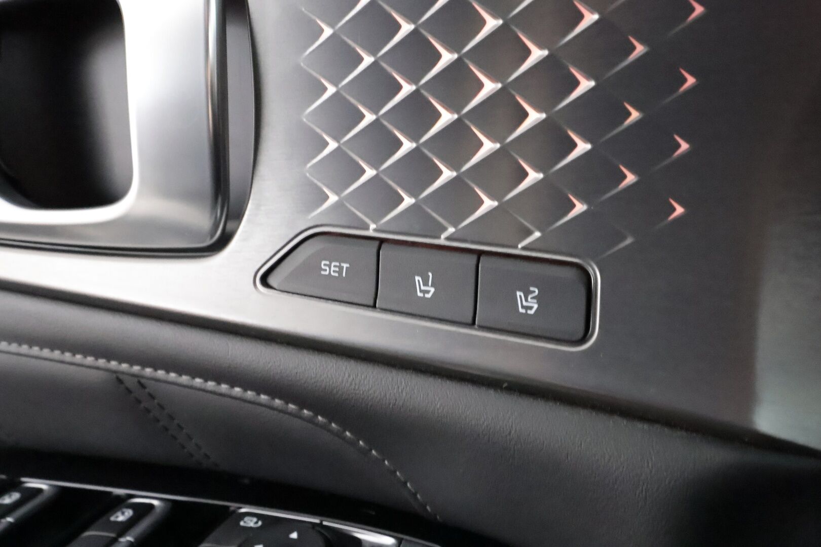 Kia Sorento 2021 1,6 T-GDI Plug-in Hybrid AWD Business Luxury AT 7P - | ACC | Koukku | Bose | HUD | Ilmastoidut Nahat | 360-Kamera | Muistipenkki | Keyless | Apple&Android | Kahdet Renkaat |