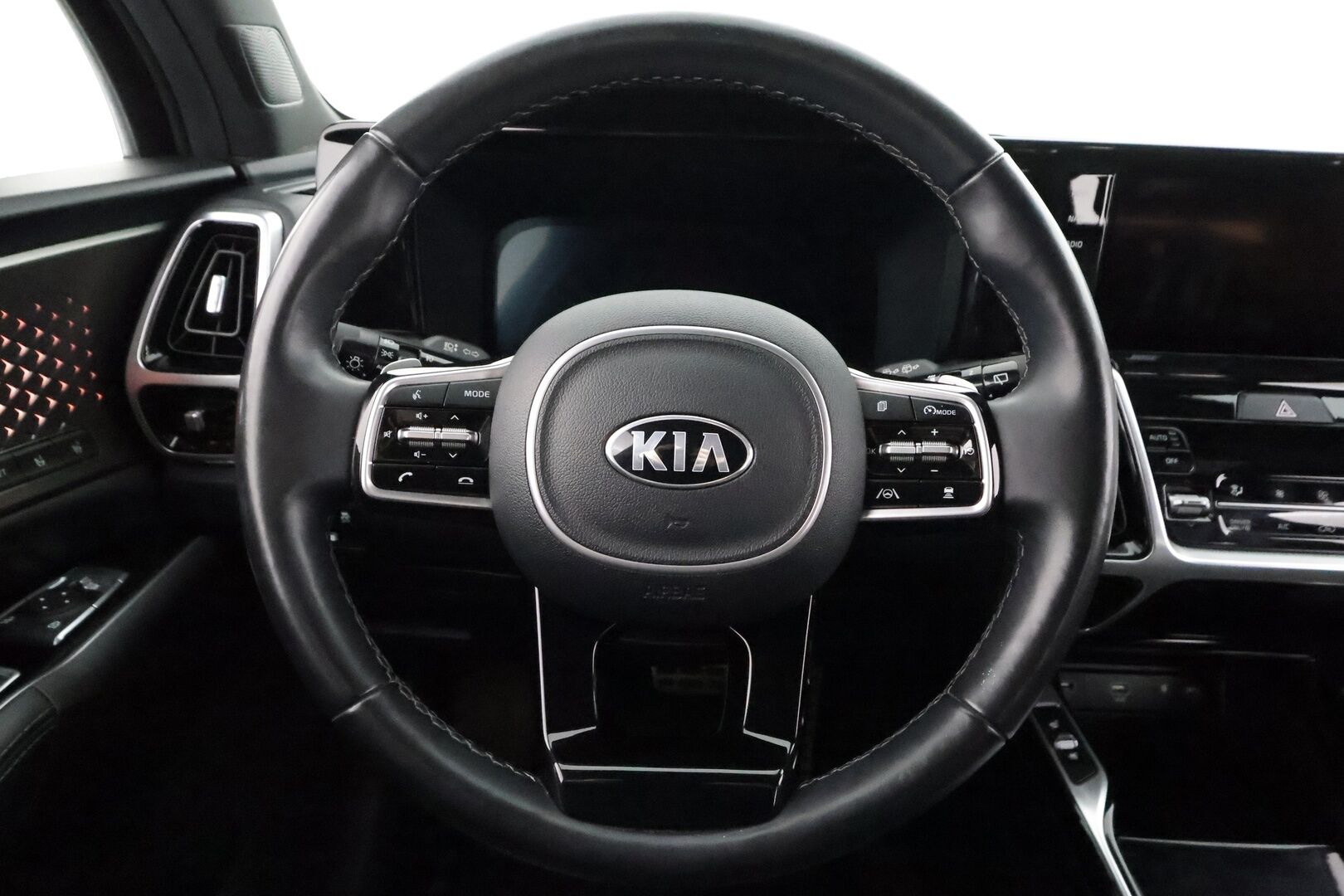 Kia Sorento 2021 1,6 T-GDI Plug-in Hybrid AWD Business Luxury AT 7P - | ACC | Koukku | Bose | HUD | Ilmastoidut Nahat | 360-Kamera | Muistipenkki | Keyless | Apple&Android | Kahdet Renkaat |