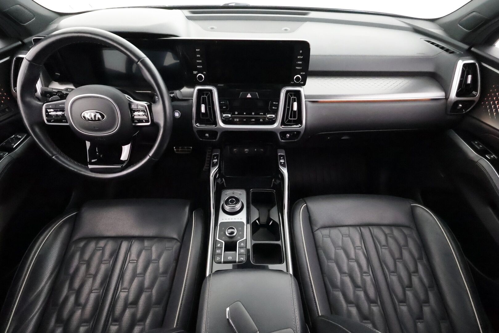 Kia Sorento 2021 1,6 T-GDI Plug-in Hybrid AWD Business Luxury AT 7P - | ACC | Koukku | Bose | HUD | Ilmastoidut Nahat | 360-Kamera | Muistipenkki | Keyless | Apple&Android | Kahdet Renkaat |