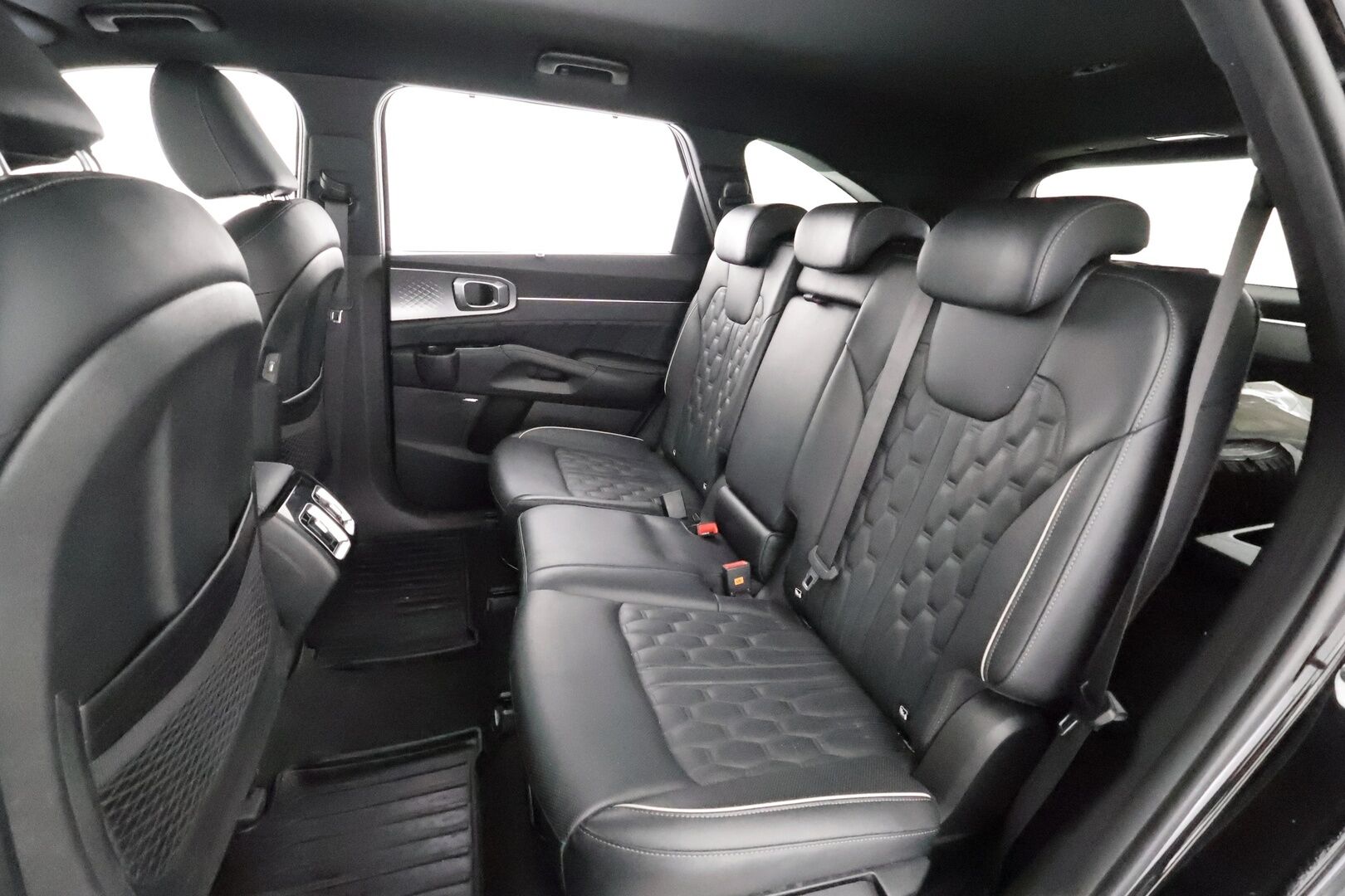 Kia Sorento 2021 1,6 T-GDI Plug-in Hybrid AWD Business Luxury AT 7P - | ACC | Koukku | Bose | HUD | Ilmastoidut Nahat | 360-Kamera | Muistipenkki | Keyless | Apple&Android | Kahdet Renkaat |