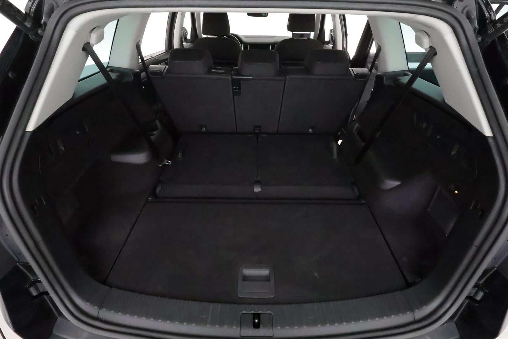 Skoda Kodiaq 2022 2.0 TDI 150 4x4 Ambition DSG * Webasto / Koukku / Adapt.Vakkari / LED-valot / P.Tutkat / Ambient-Valaistus ** - 3,99 % KORKOTARJOUS TÄHÄN AUTOON - 1-om Suomi-auto / Kahdet Renkaat