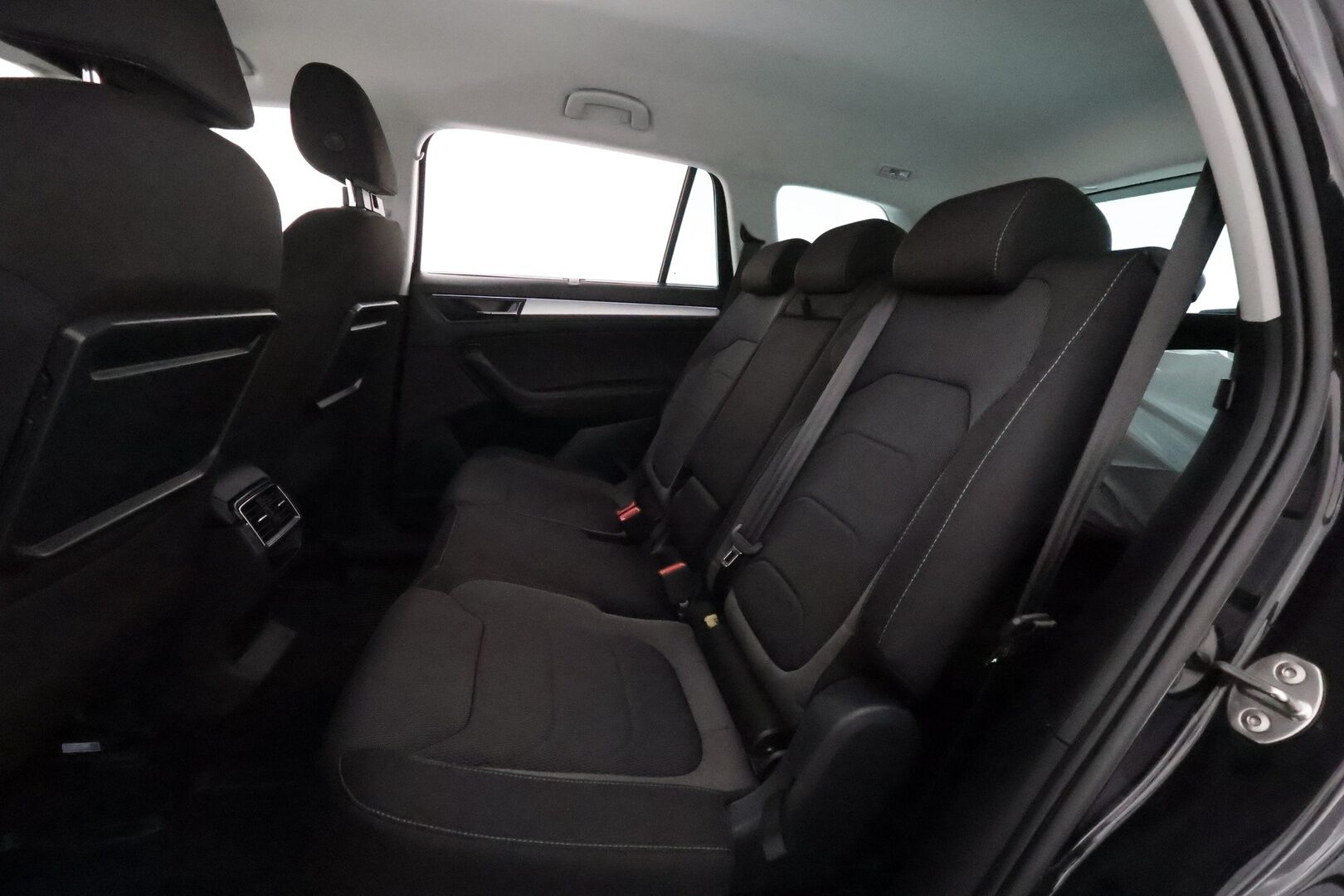 Skoda Kodiaq 2022 2.0 TDI 150 4x4 Ambition DSG * Webasto / Koukku / Adapt.Vakkari / LED-valot / P.Tutkat / Ambient-Valaistus ** - 3,99 % KORKOTARJOUS TÄHÄN AUTOON - 1-om Suomi-auto / Kahdet Renkaat