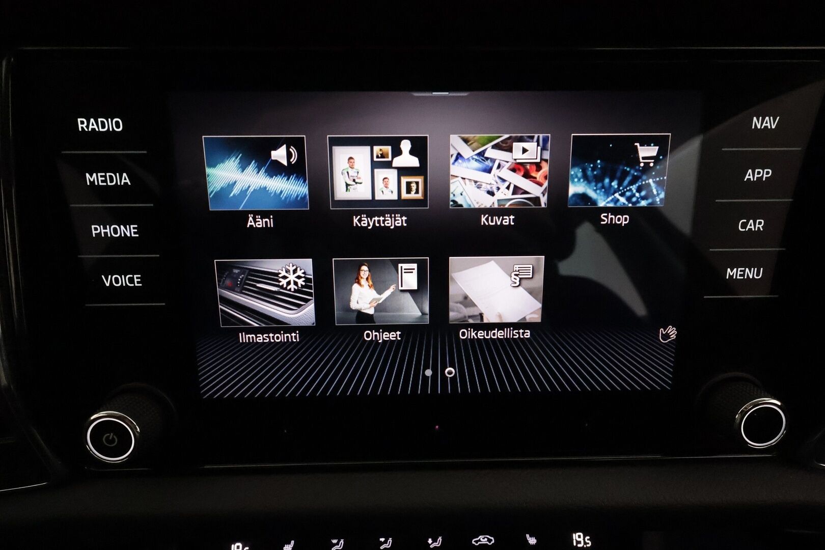 Skoda Kodiaq 2022 2.0 TDI 150 4x4 Ambition DSG 7p * Webasto / Koukku / Adapt.Vakkari / LED-valot / P.Tutkat / Ambient-Valaistus ** - 1-om Suomi-auto / Kahdet Renkaat / 7-paikkainen!*