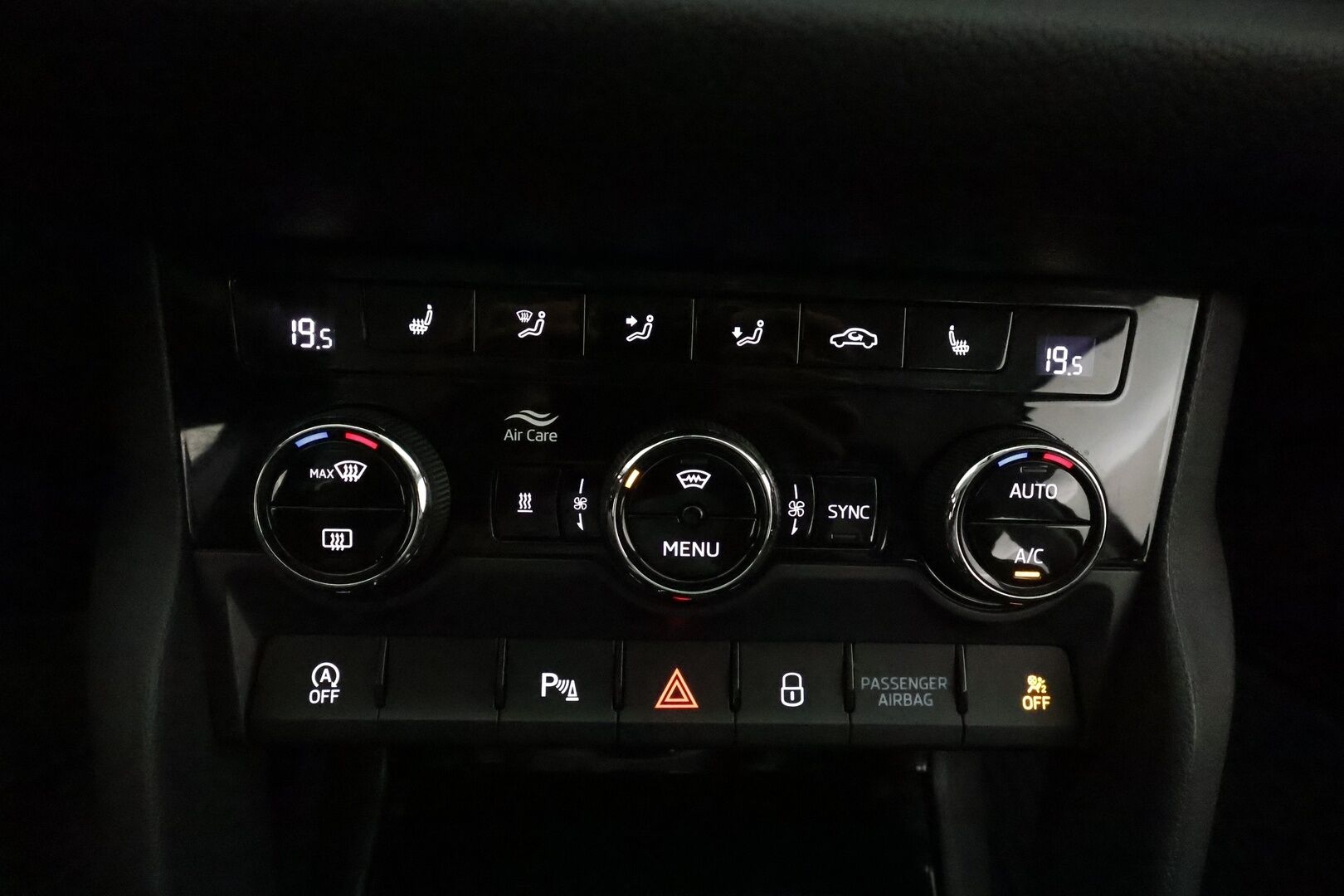 Skoda Kodiaq 2022 2.0 TDI 150 4x4 Ambition DSG * Webasto / Koukku / Adapt.Vakkari / LED-valot / P.Tutkat / Ambient-Valaistus ** - 3,99 % KORKOTARJOUS TÄHÄN AUTOON - 1-om Suomi-auto / Kahdet Renkaat