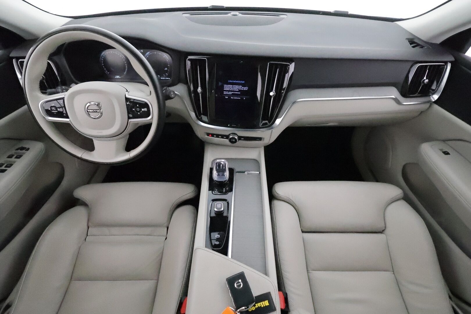 Volvo V60 2022 B4 D-MHEV Business Inscription Edition  **Adapt.vakkari / Muistipenkki / Panorama / Webasto / Vaaleat nahat** - 1.om Suomi-auto / Full LED / Merkkihuollettu / Kahdet renkaat aluvanteilla / P.kamera / Koukku
