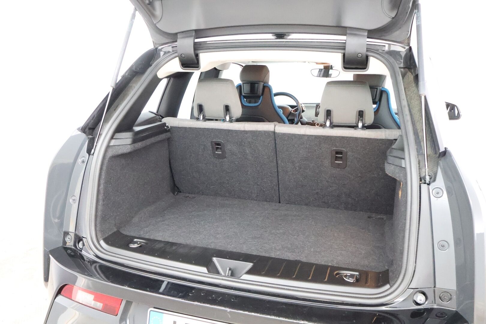 BMW i3 2014 60Ah REX - Peruutustutka / Penkinlämmittimet / Digimittari / 2x Renkaat / Hyvin huollettu / Siistikuntoinen!