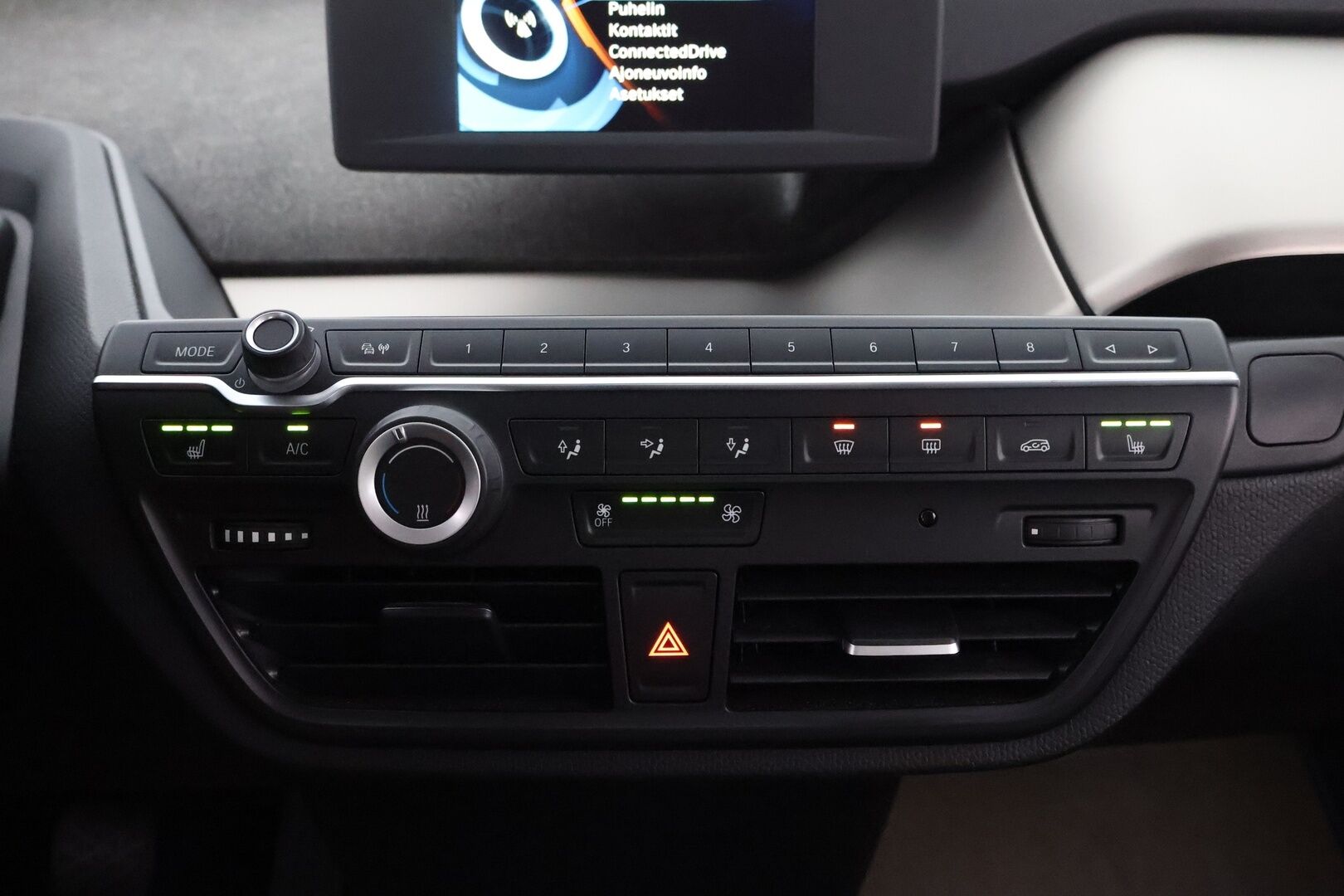 BMW i3 2014 60Ah REX - Peruutustutka / Penkinlämmittimet / Digimittari / 2x Renkaat / Hyvin huollettu / Siistikuntoinen!
