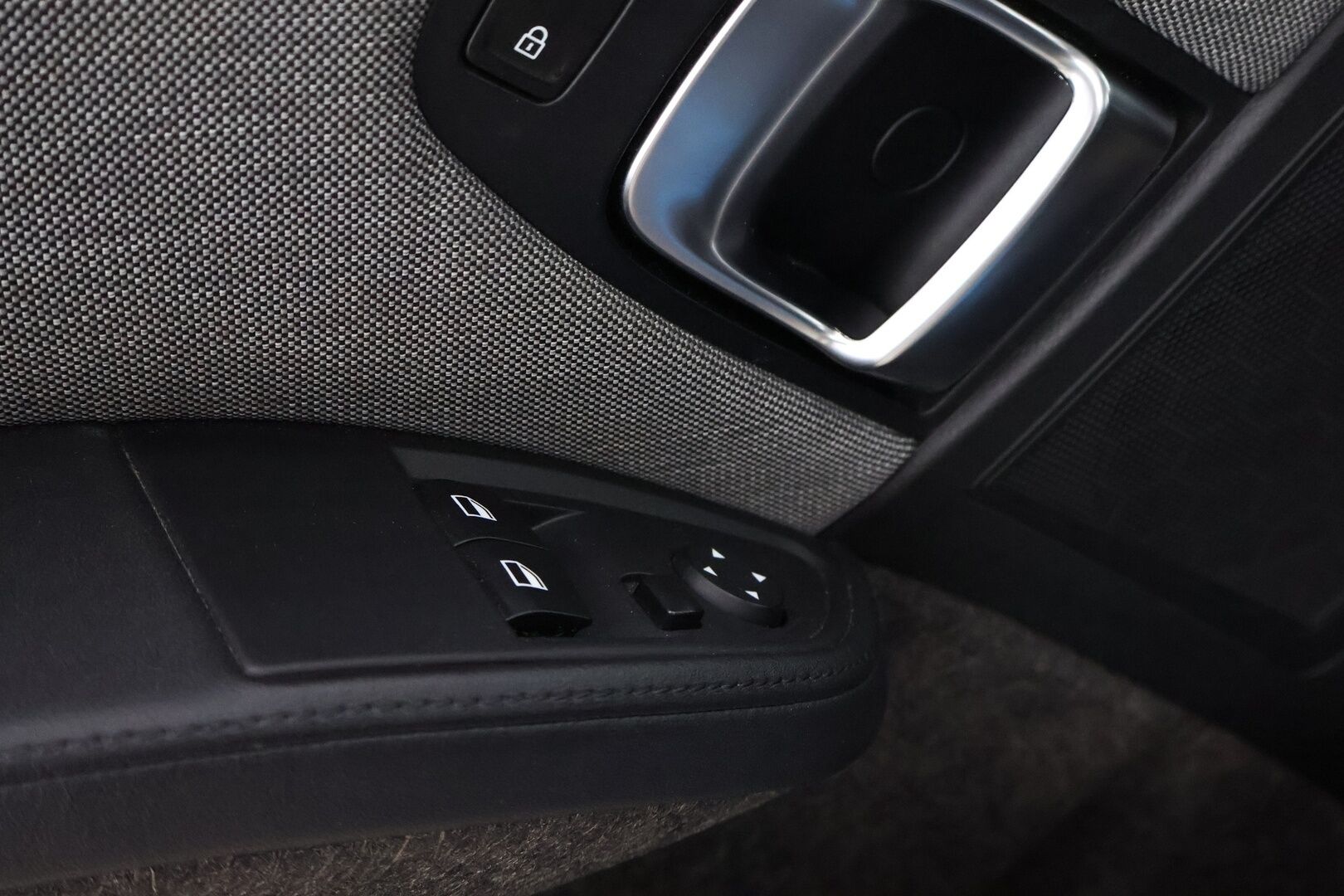 BMW i3 2014 60Ah REX - Peruutustutka / Penkinlämmittimet / Digimittari / 2x Renkaat / Hyvin huollettu / Siistikuntoinen!